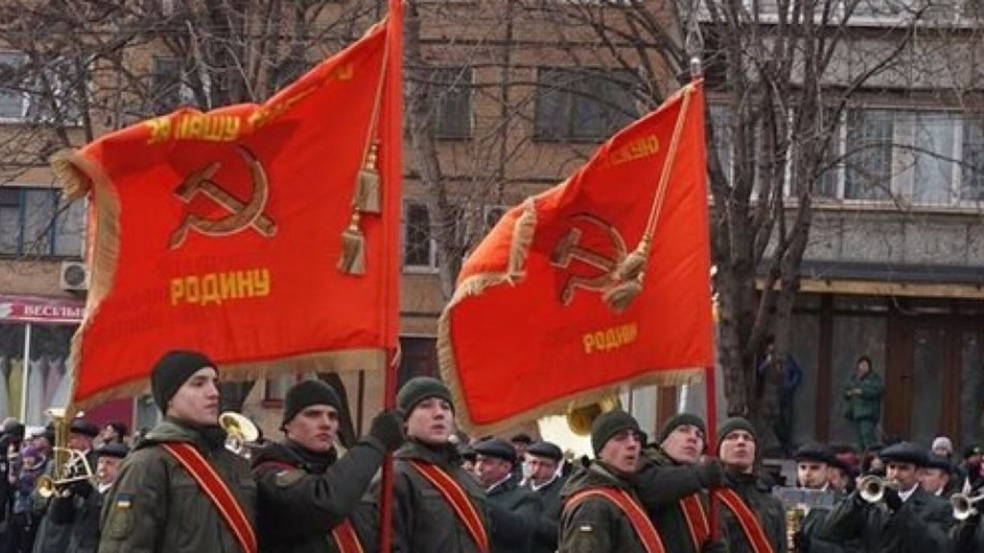 Командира нацгвардійців, які несли радянський прапор в Кривому Розі, відсторонили