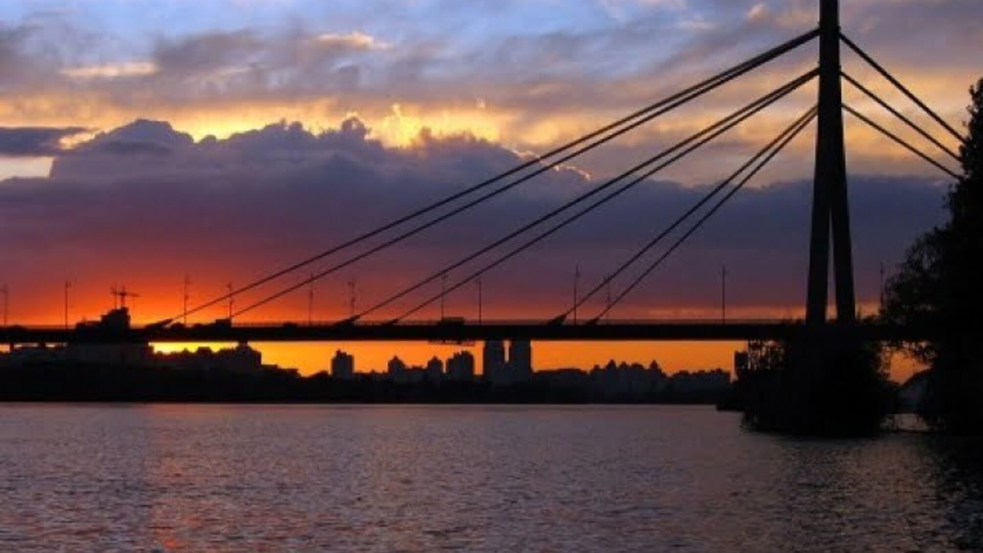 У Києві перейменували Московський міст: стало відомо його нову назву