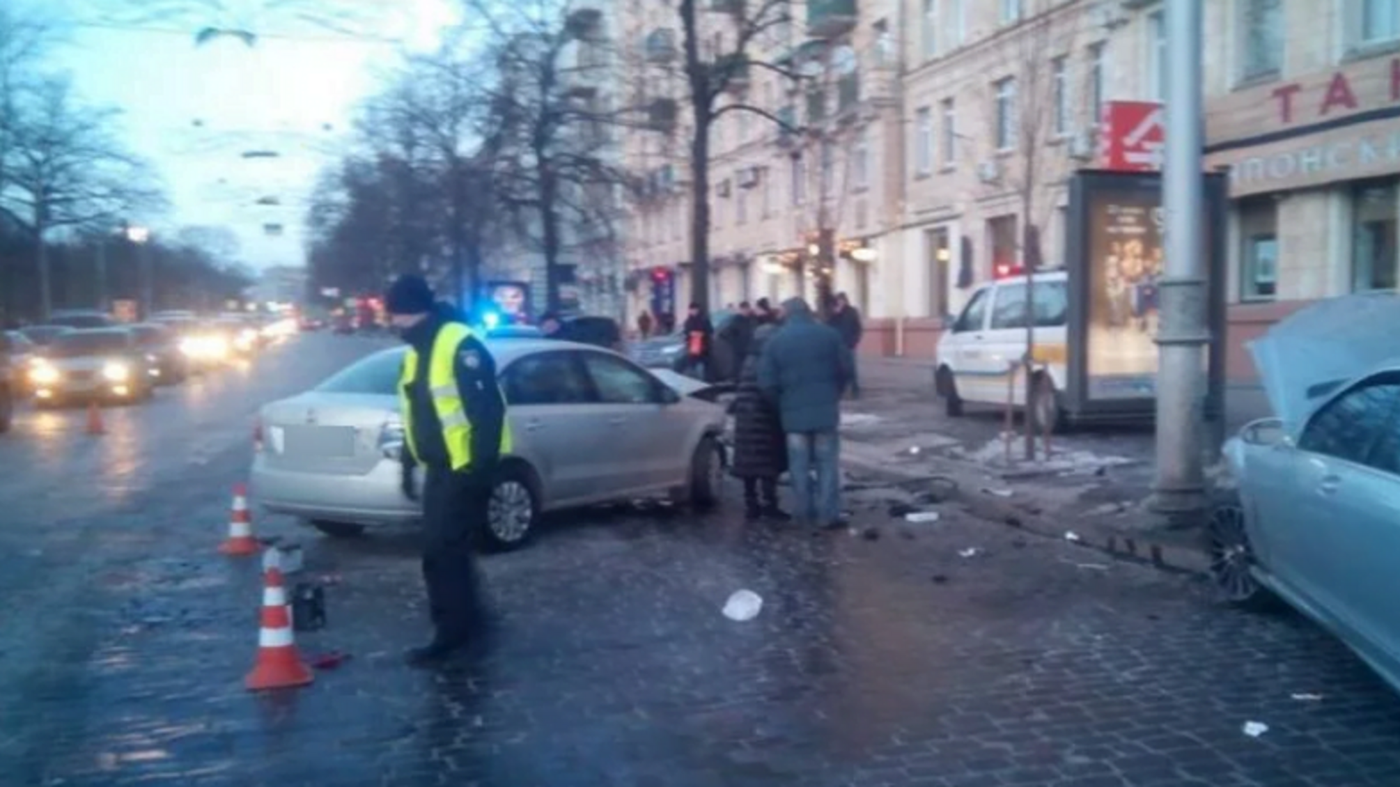 Резонансна ДТП у Харкові: зіткнулося 4 авто, є постраждалі