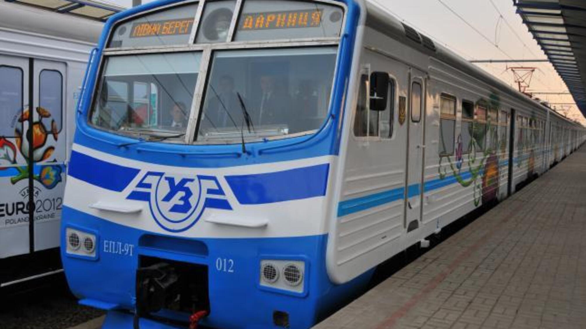 У Києві під електропоїзд потрапив 11-річний хлопчик – фото