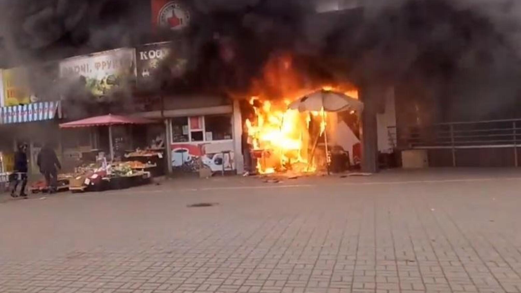 Станцію метро 'Лівобережна' охопила масштабна пожежа