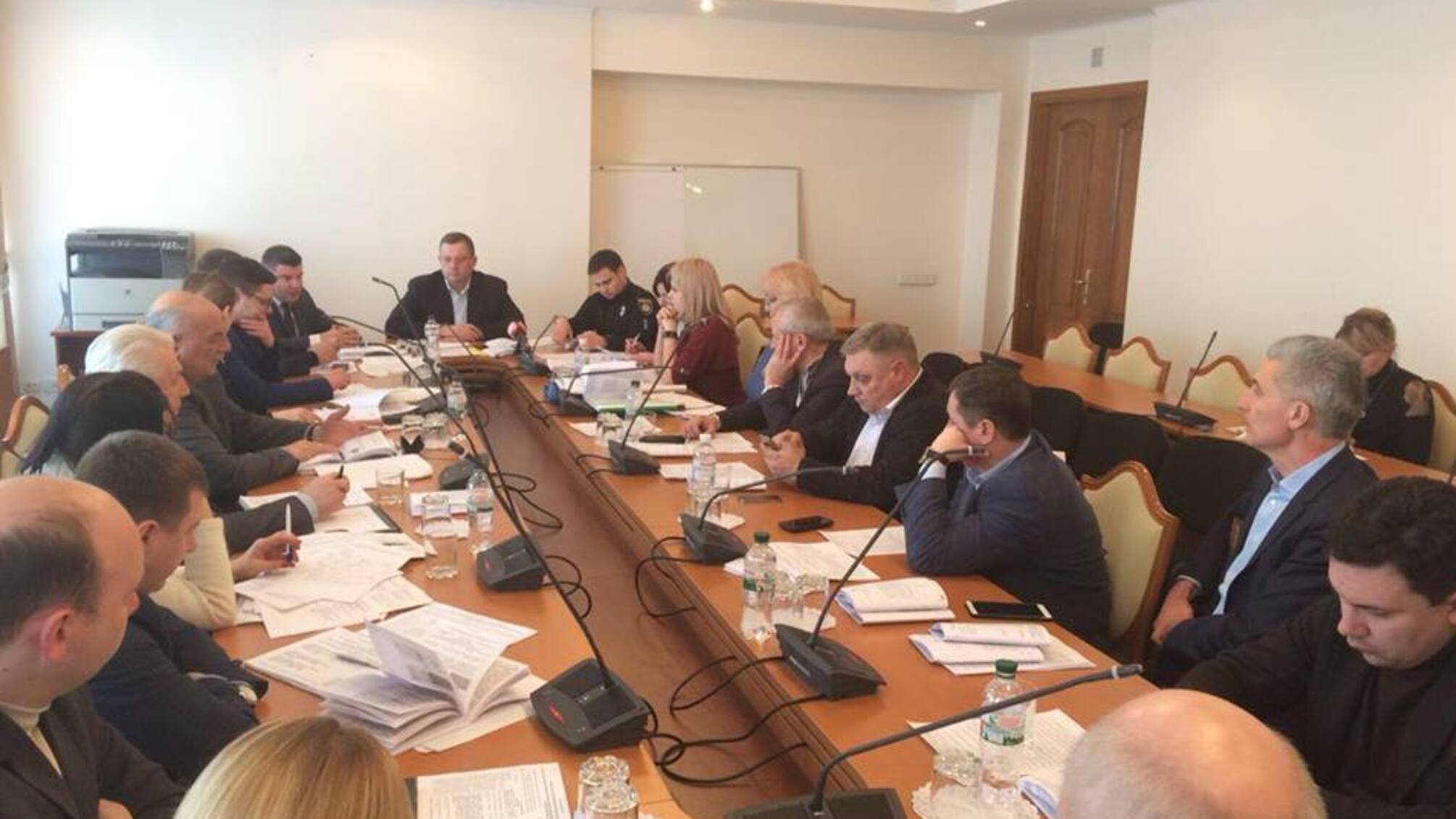 'СтопКор' прорвався на круглий стіл з обговорення скандальної ініціативи щодо пасажироперевезень в Україні