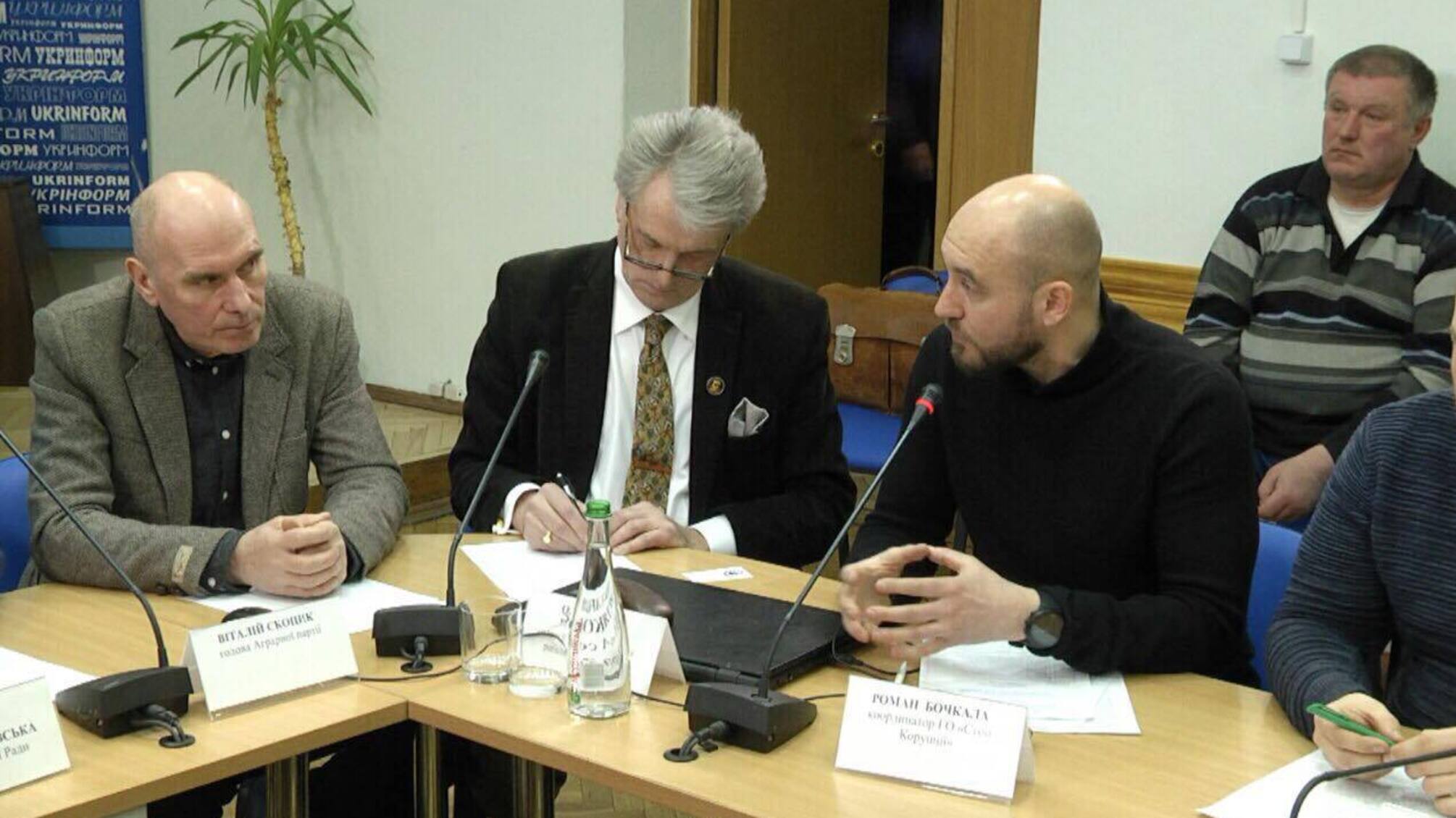 'СтопКор' запропонував під час круглого столу свої методи боротьби з агрорейдерством