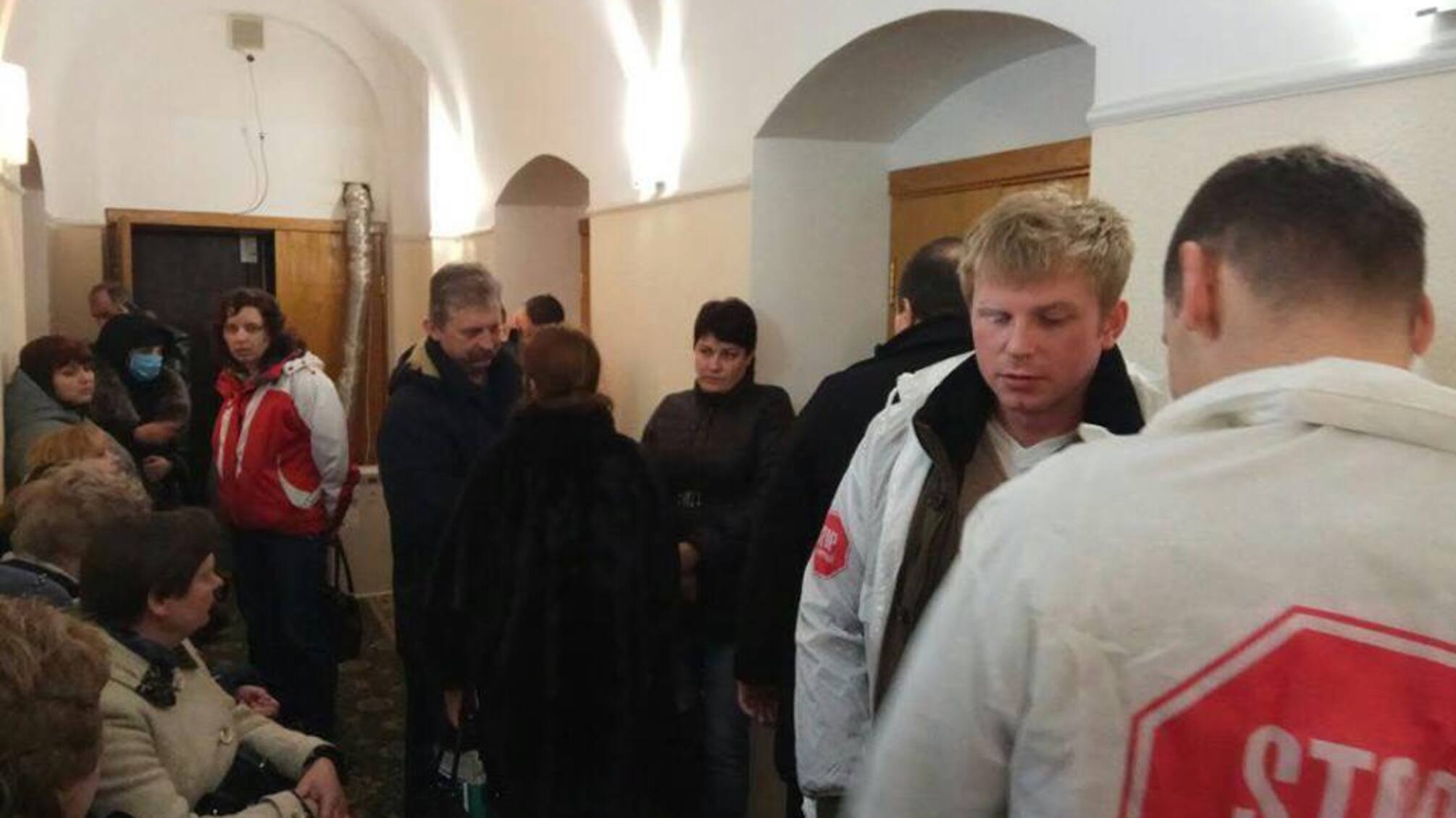 'СтопКор' підозрює суддю у затягуванні справи для виселення жителів гуртожитку у Вишневому на Київщині
