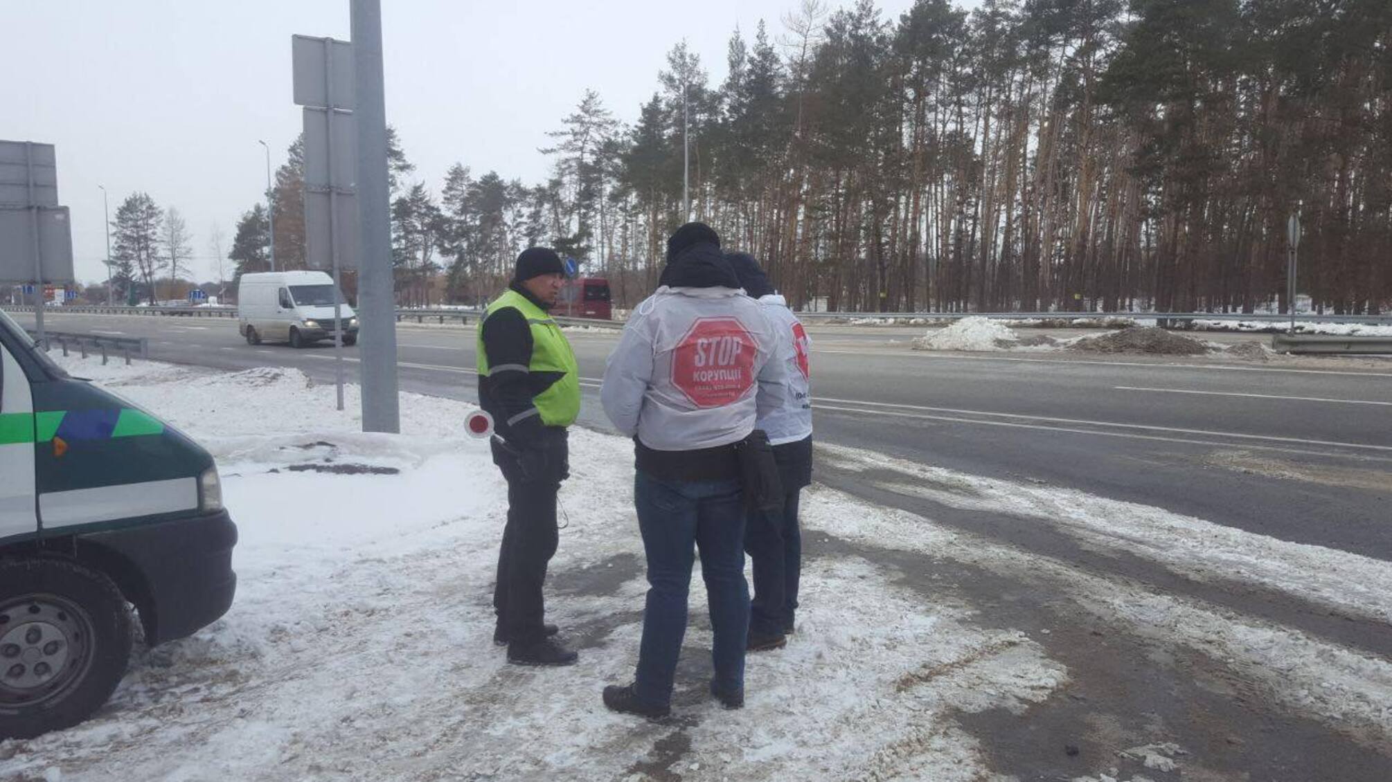 'СтопКор' спільно з 'Укртрансбезпекою' проводить рейд вантажівок на Житомирській трасі