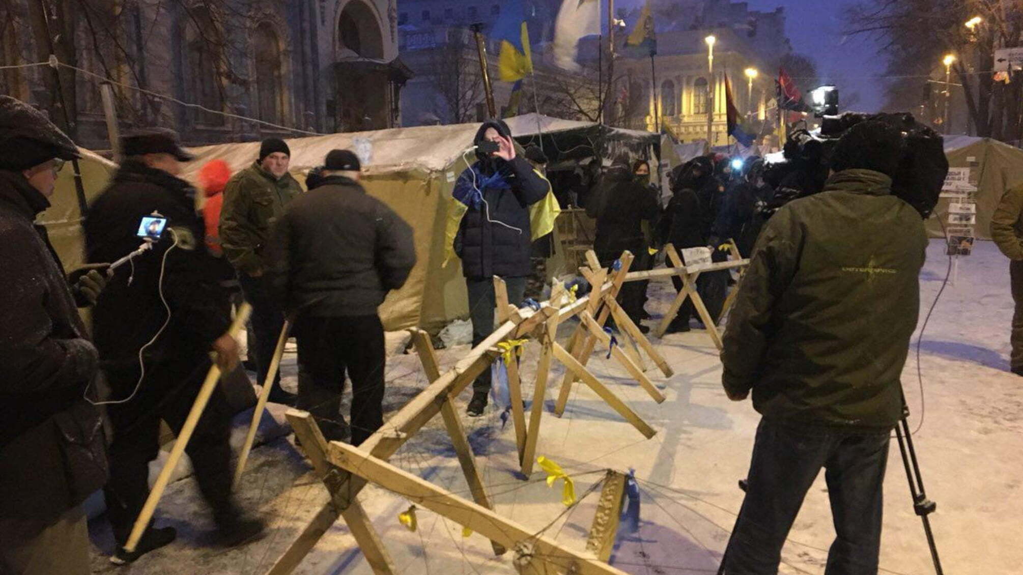 До наметового містечка прихильників Саакашвілі стягнули спецсили й техніку