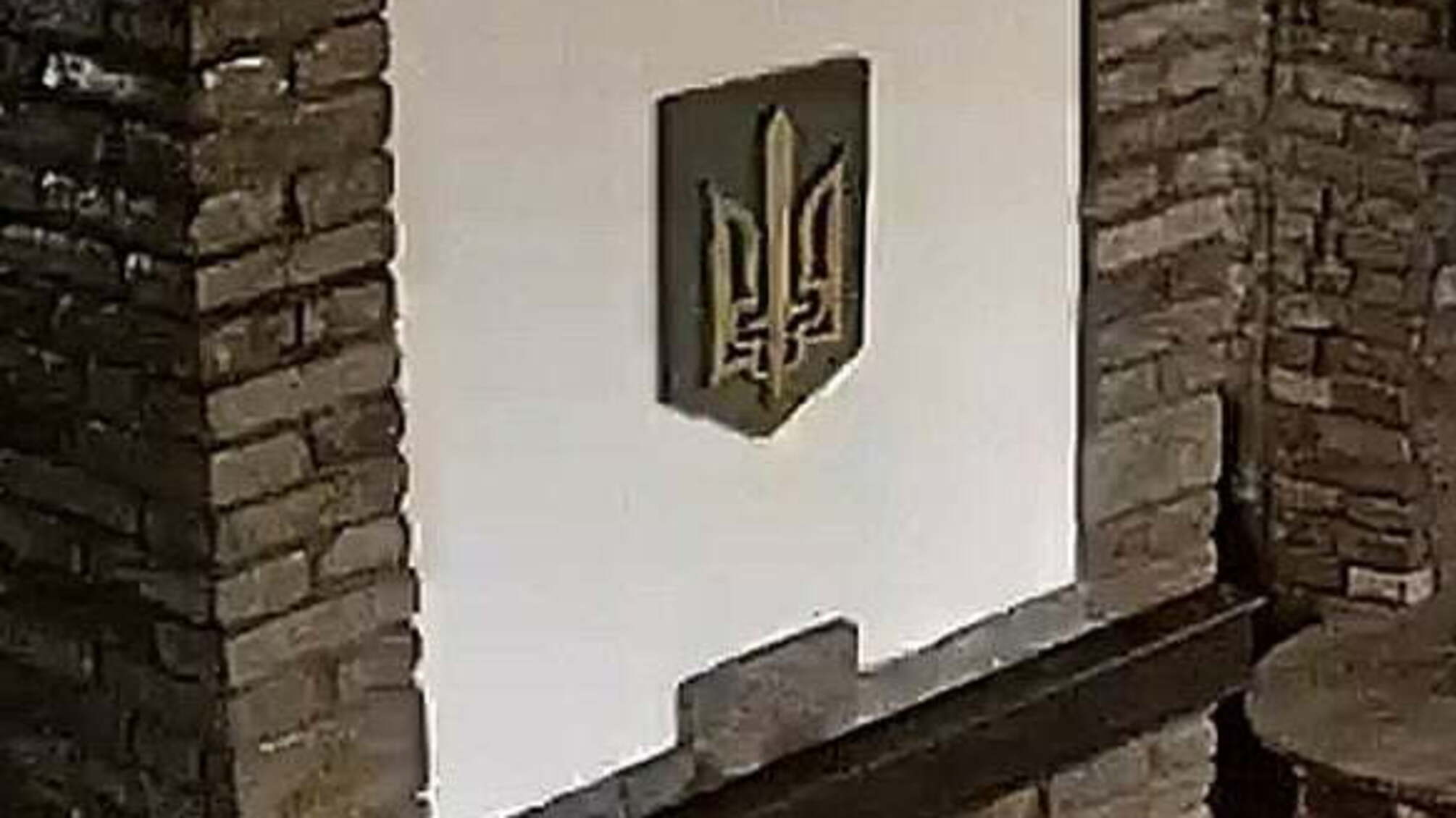 СБУ видворила 19-річного поляка, який публічно в Тернополі спалив герб України