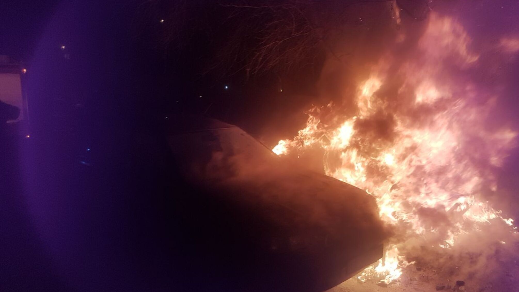 Після серії нападів у Чернівцях спалили авто активіста 'Стоп корупції'