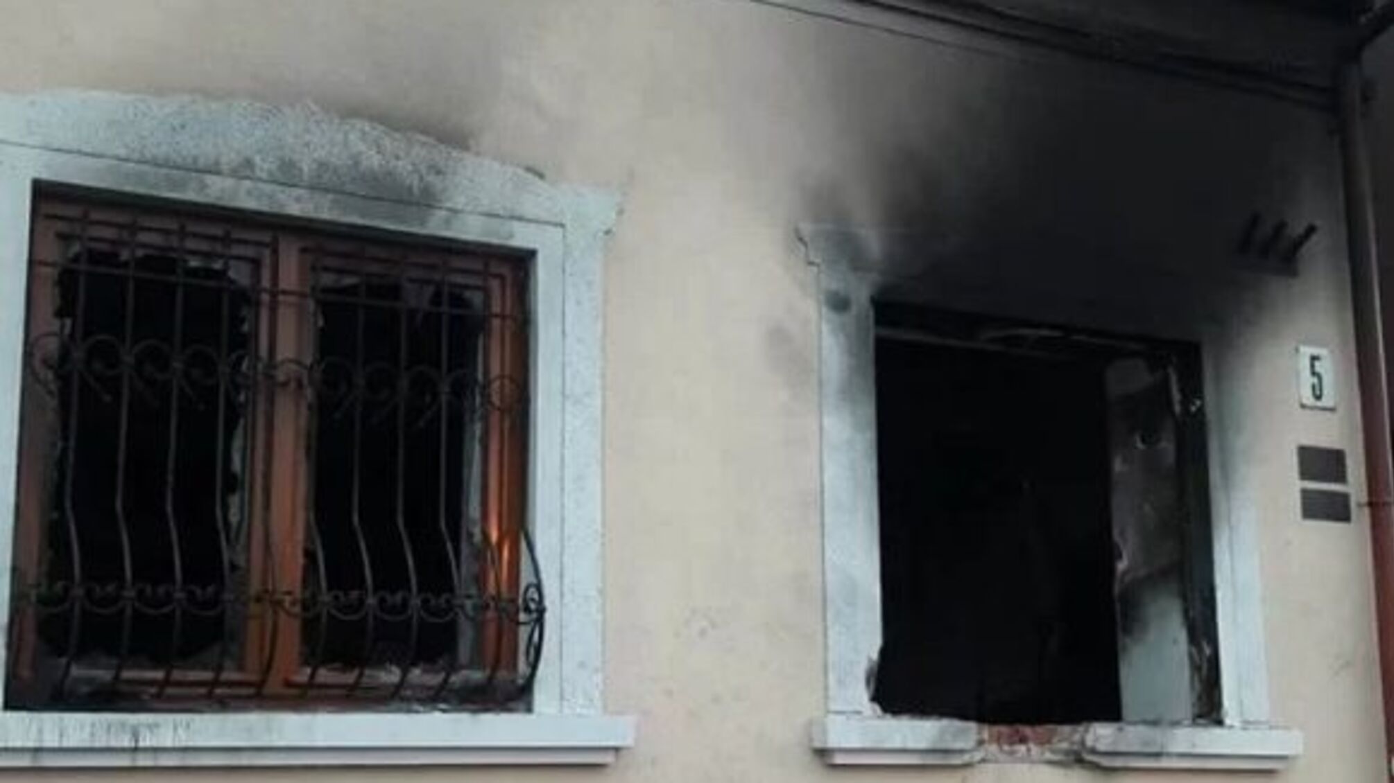 Двом полякам склали повідомлення про підозру в підпалі угорського товариства в Ужгороді