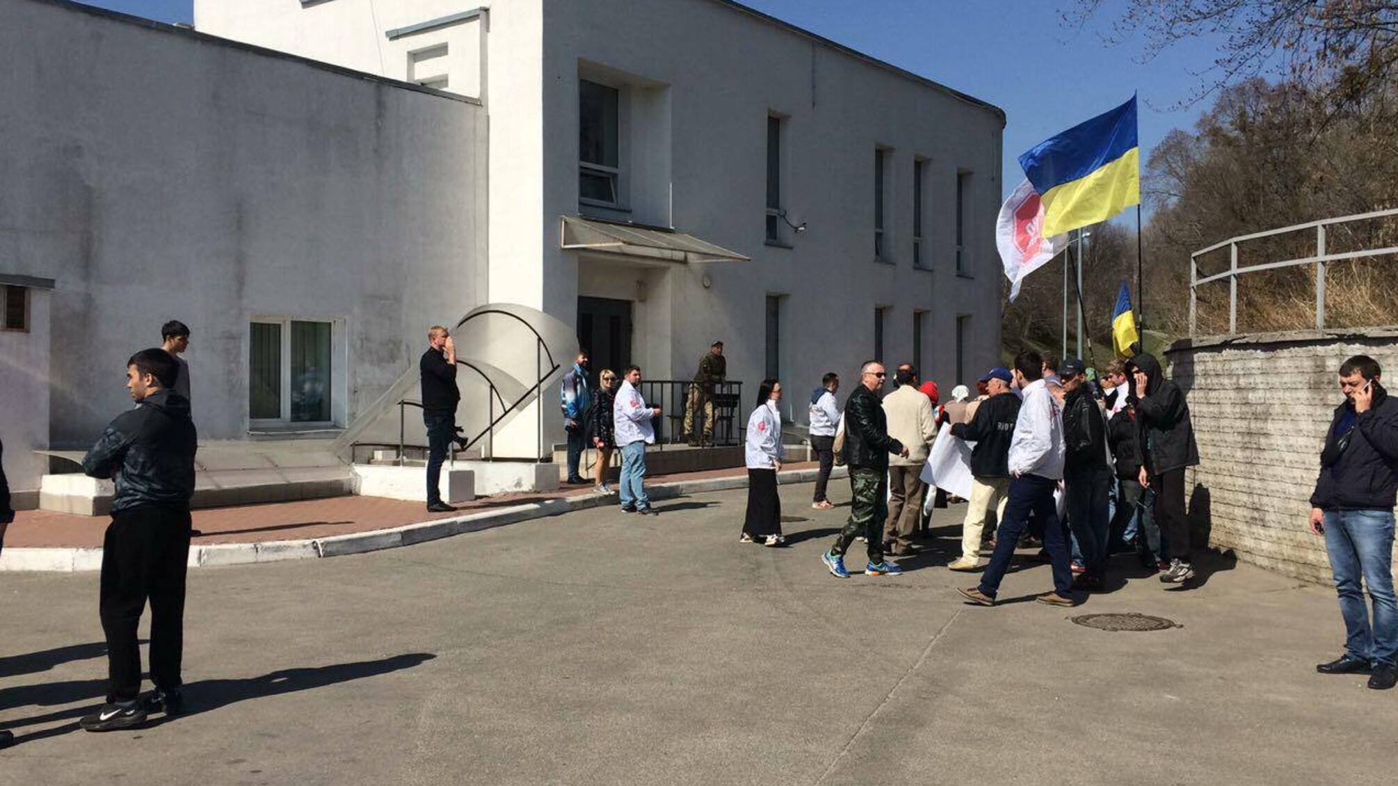 Працівники столичного крематорію накинулись на учасників акції 'СтопКору' проти корупції у СКП