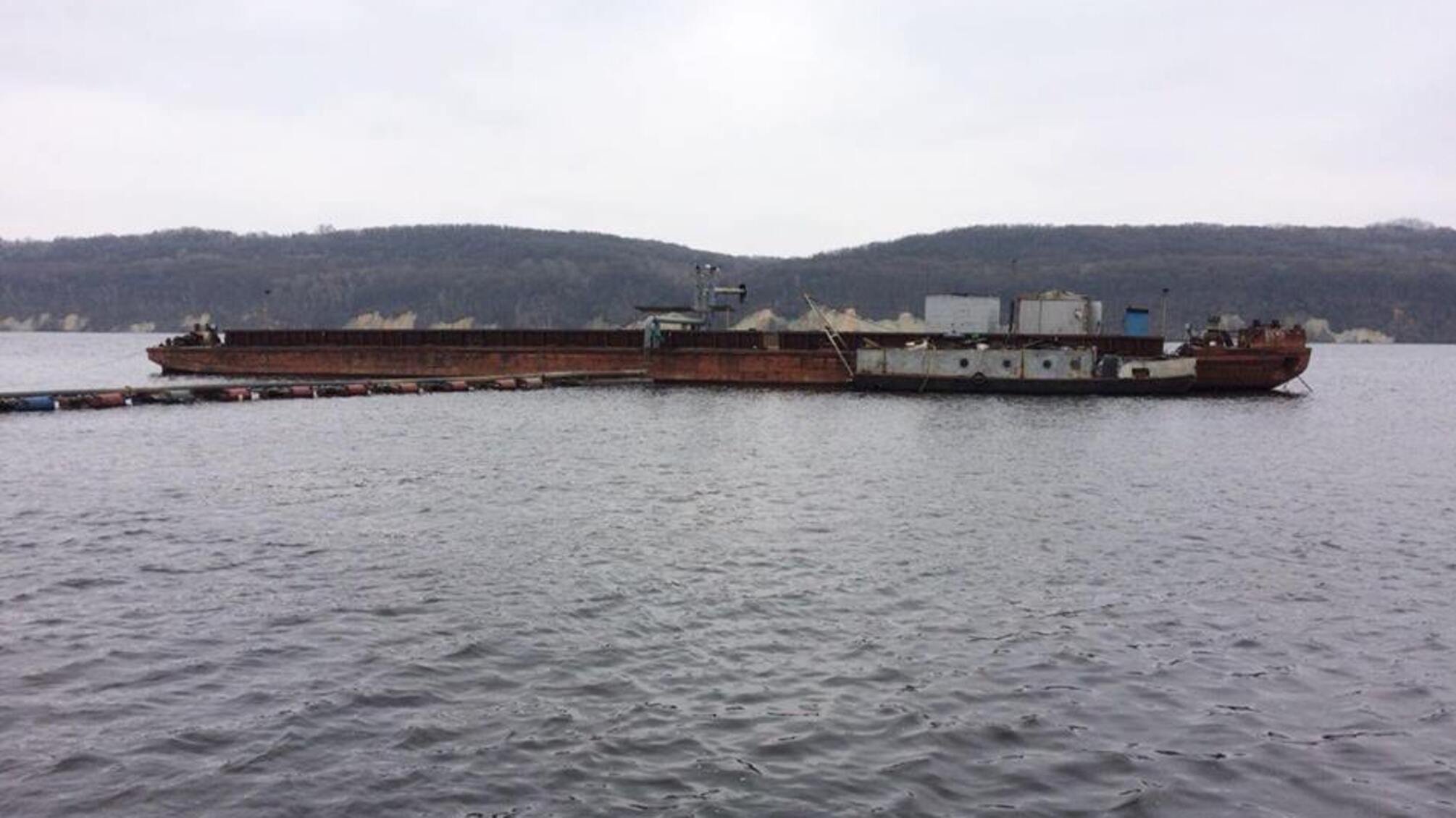 'СтопКор' спільно з рибоохоронним патрулем влаштував 'полювання' на піщаних нелегалів у Канівському водосховищі