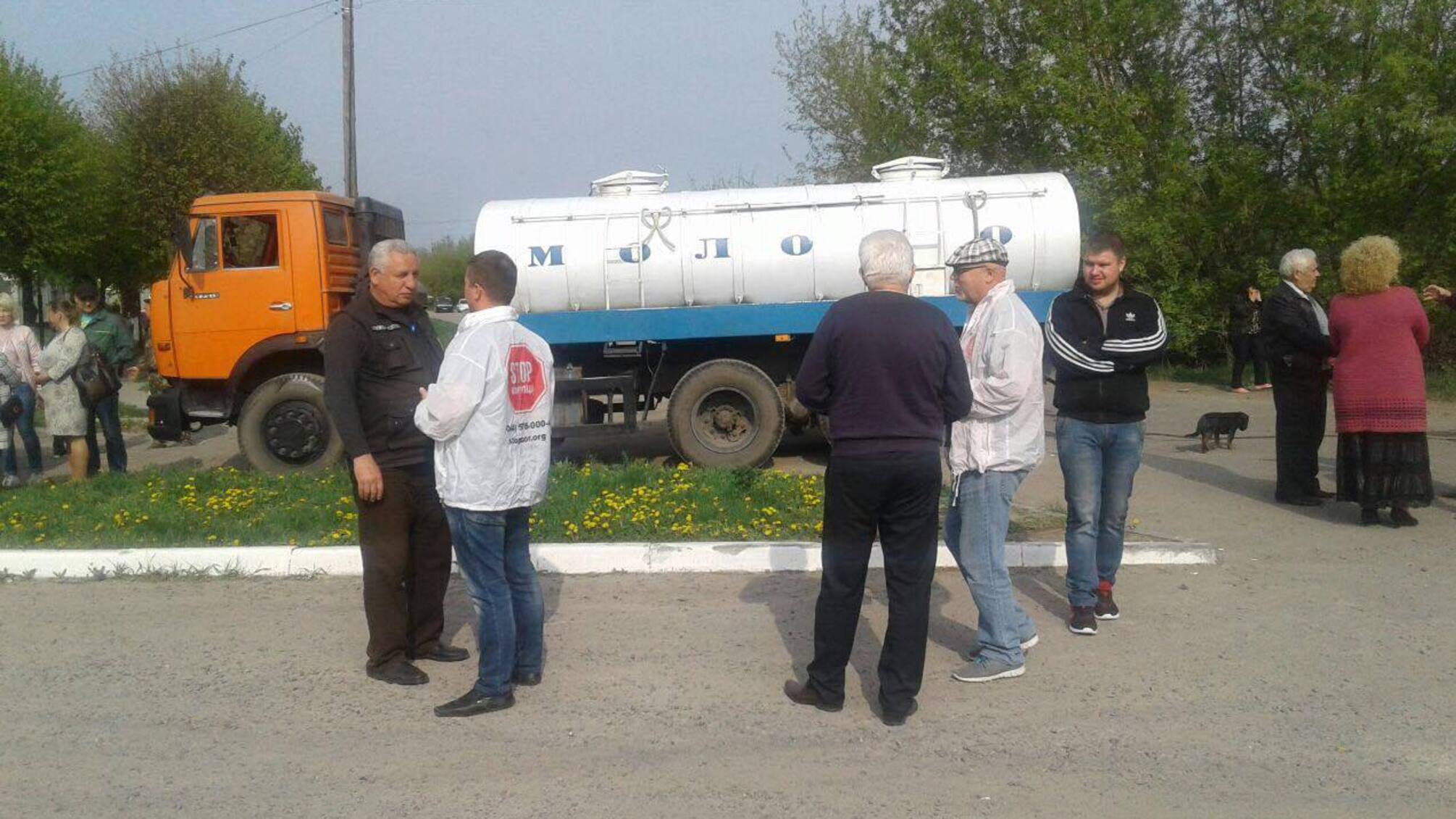 'СтопКор' виїхав до Старокостянтинова, щоб розібратись із конфліктом навколо місцевого молокозаводу