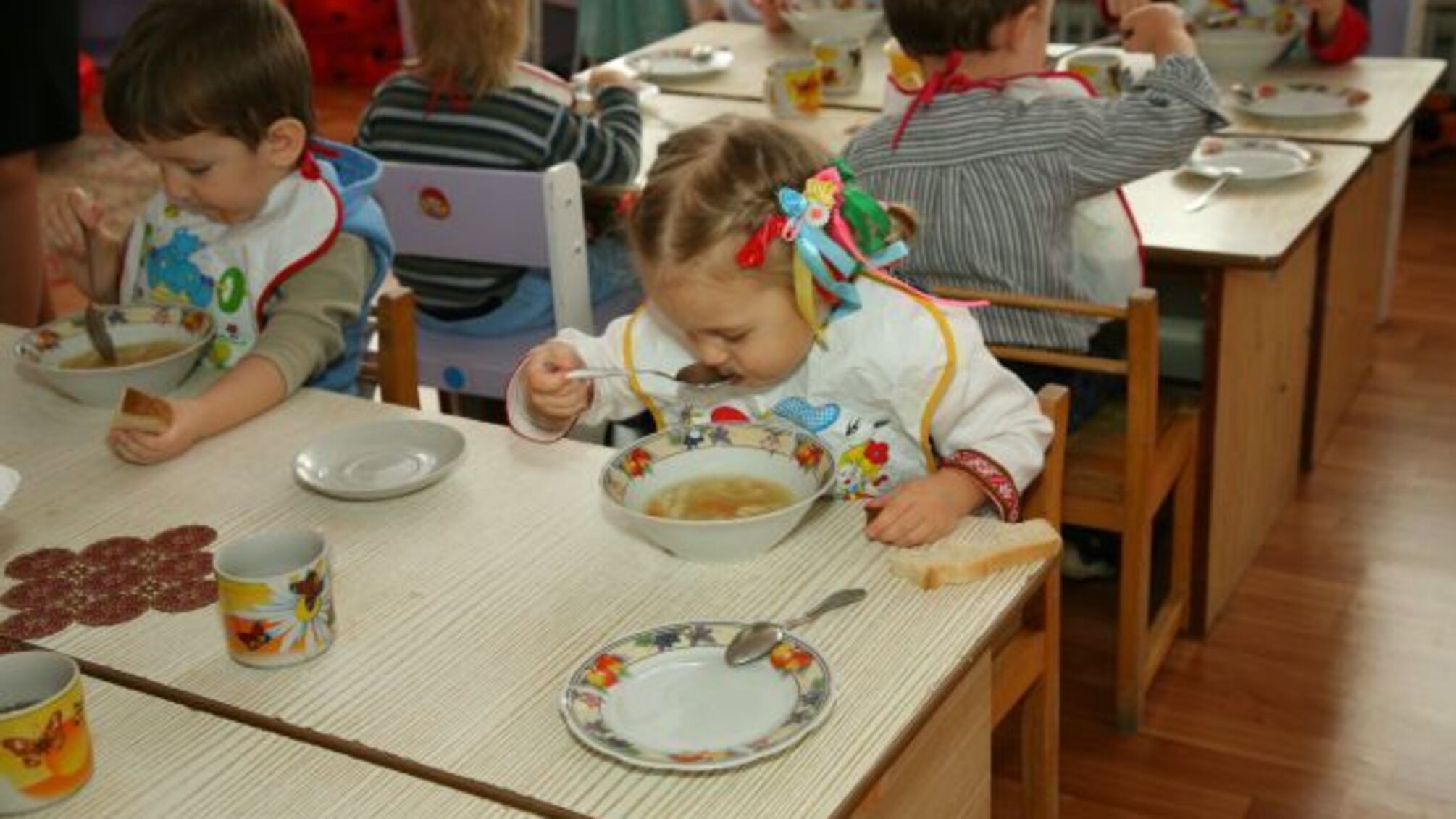 Дітей намагались нагодувати спредом та фекаліями гризунів: недитячі ігри з дитячим харчуванням