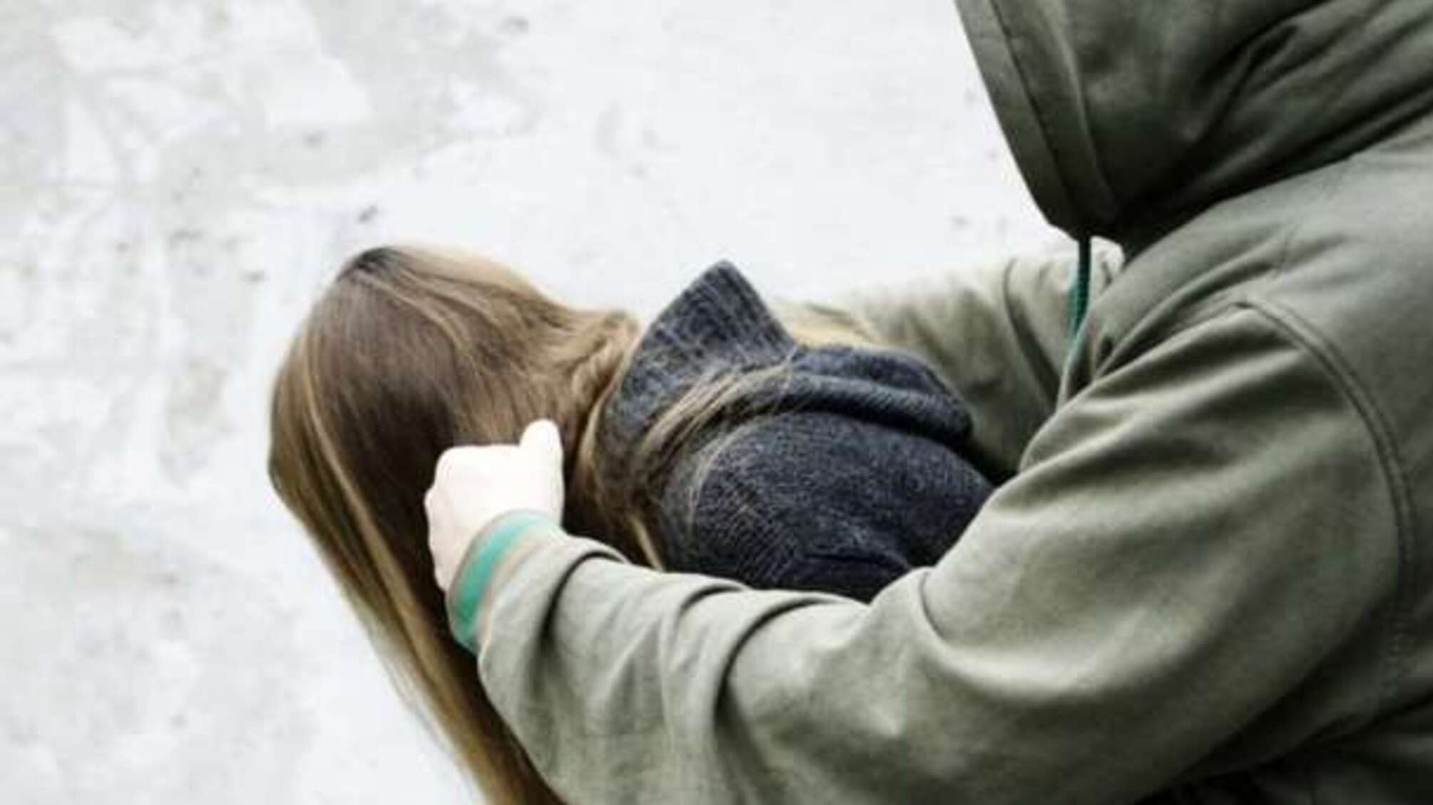 Жінка напала з ножем на ґвалтівника своєї доньки на Тернопільщині