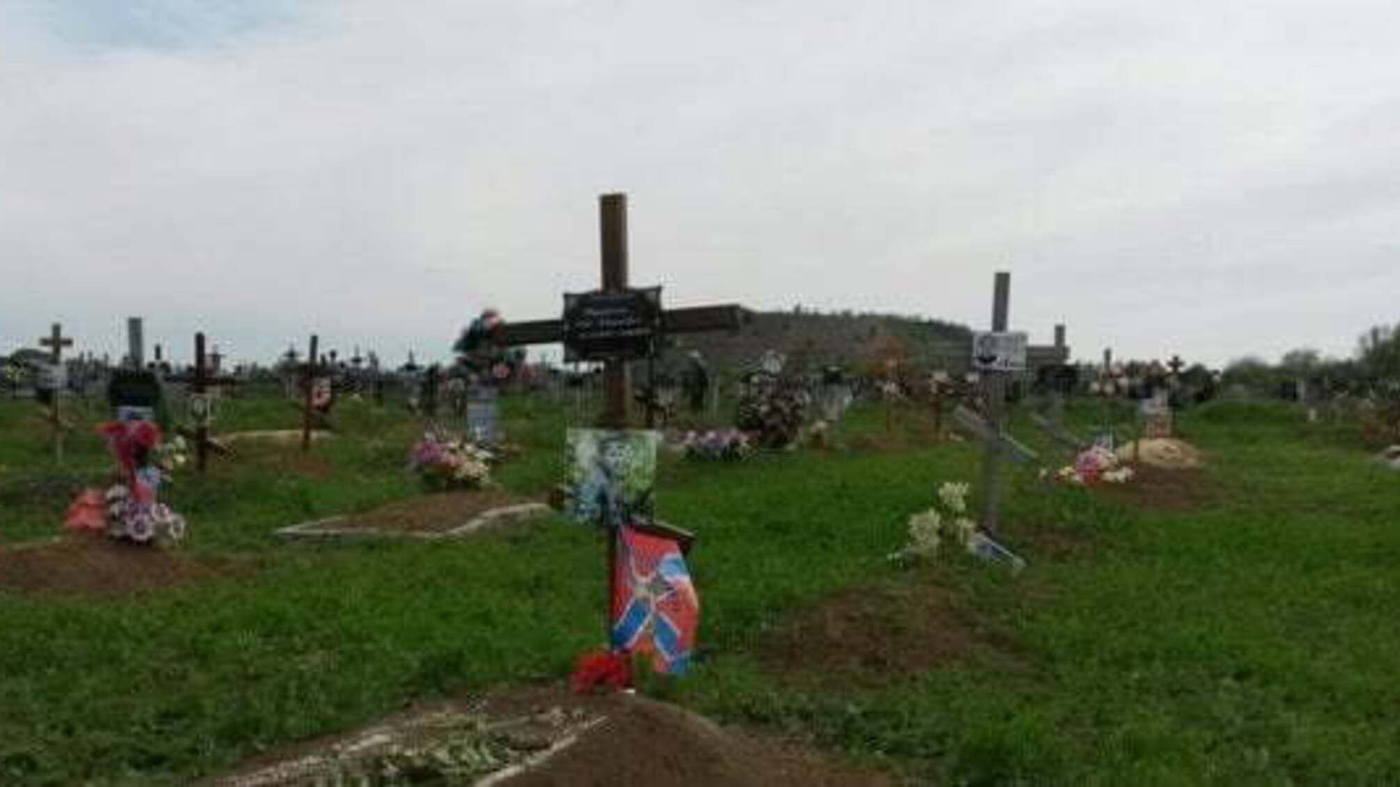 Жителі 'ДНР' повідомили про велику кількість свіжих могил бойовиків у Донецьку