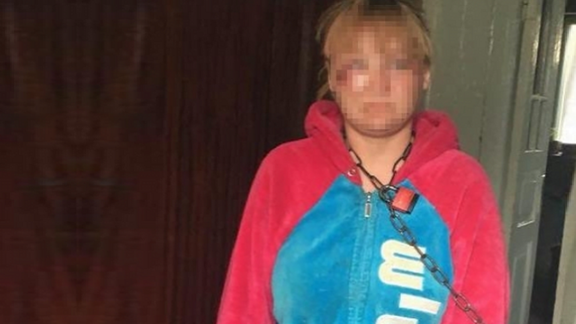 В Одесі чоловік прикував доньку ланцюгом до стіни