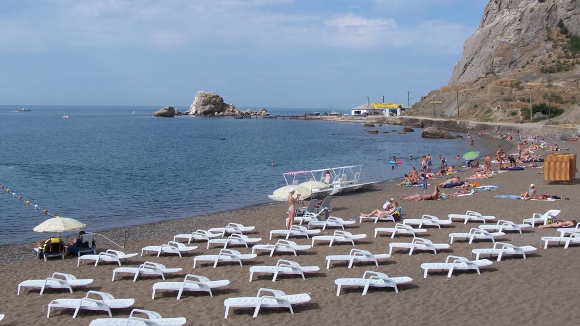 Російські бізнесмени роздерибанили пляжі Криму