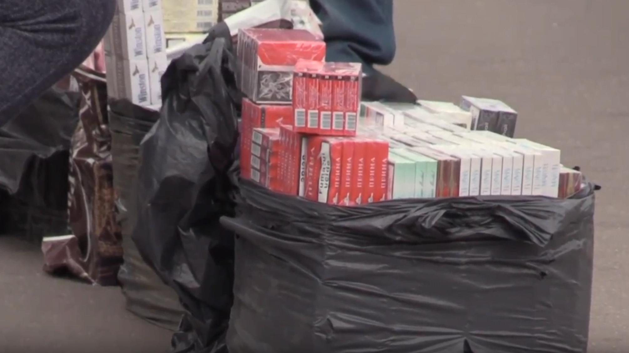 Ринкові війни: хто стоїть за суттєвим підвищенням цін на цигарки в України