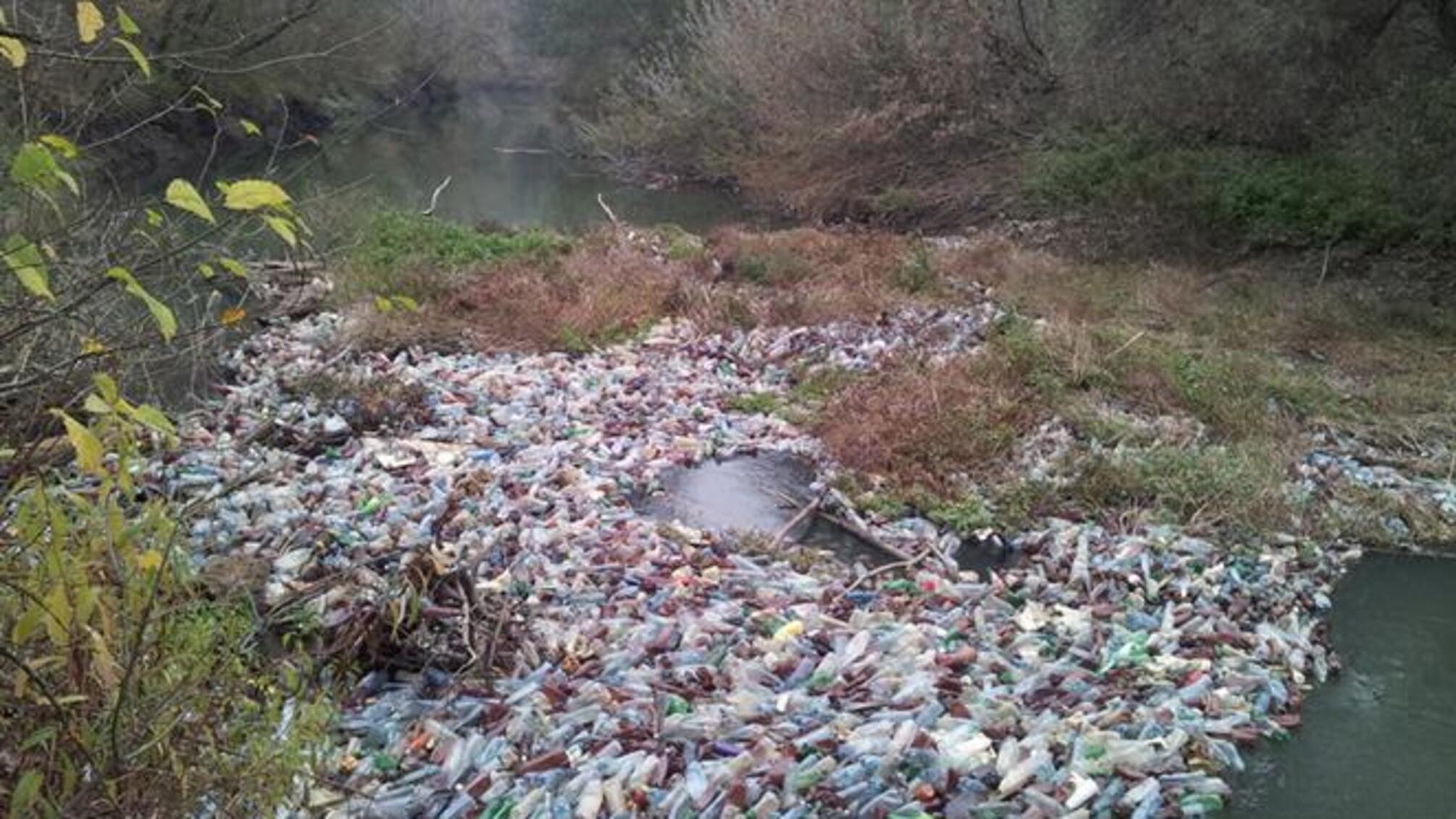 Масштабне забруднення: Словаччина та Угорщина забили тривогу через українське сміття