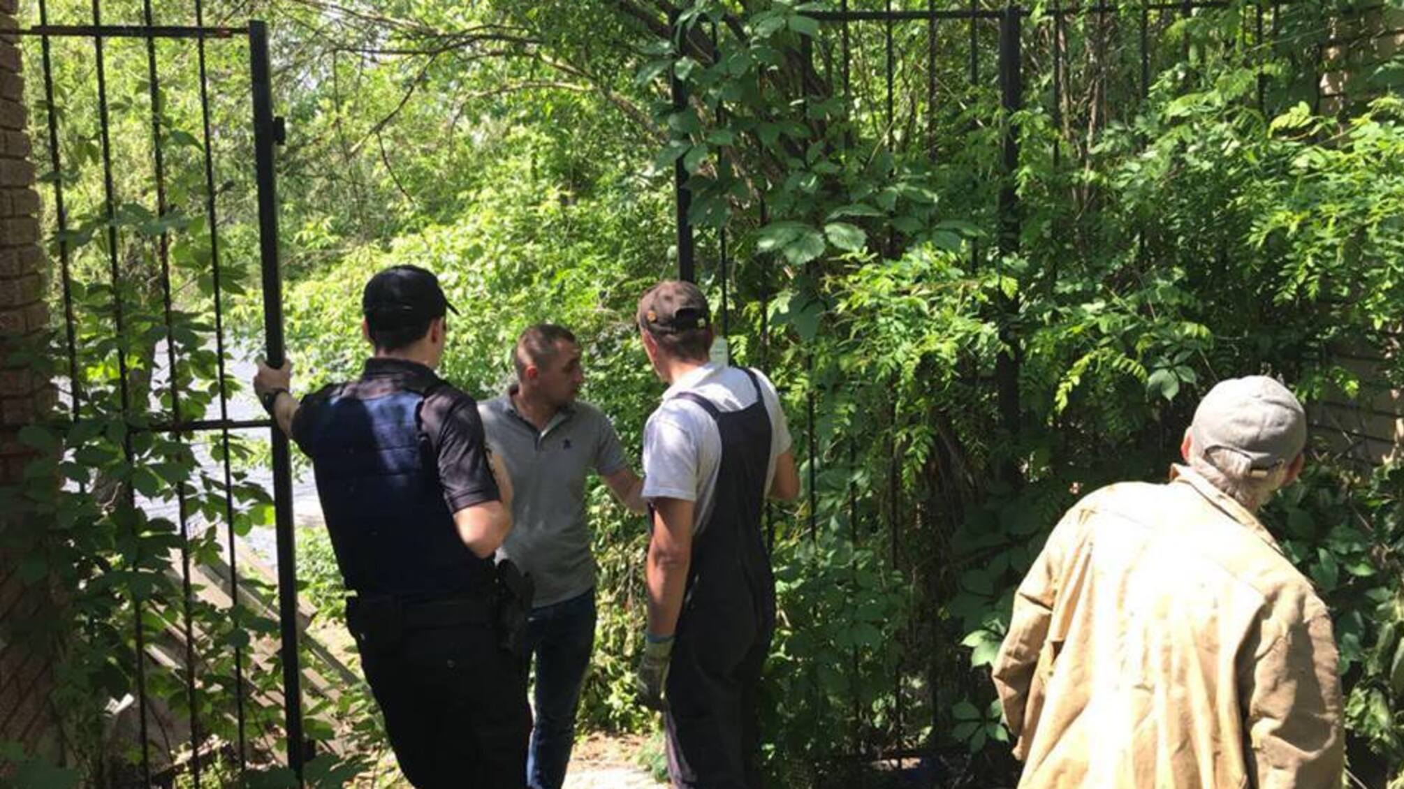 Незаконний паркан рейдерки Софієнко на київських Осокорках демонтували