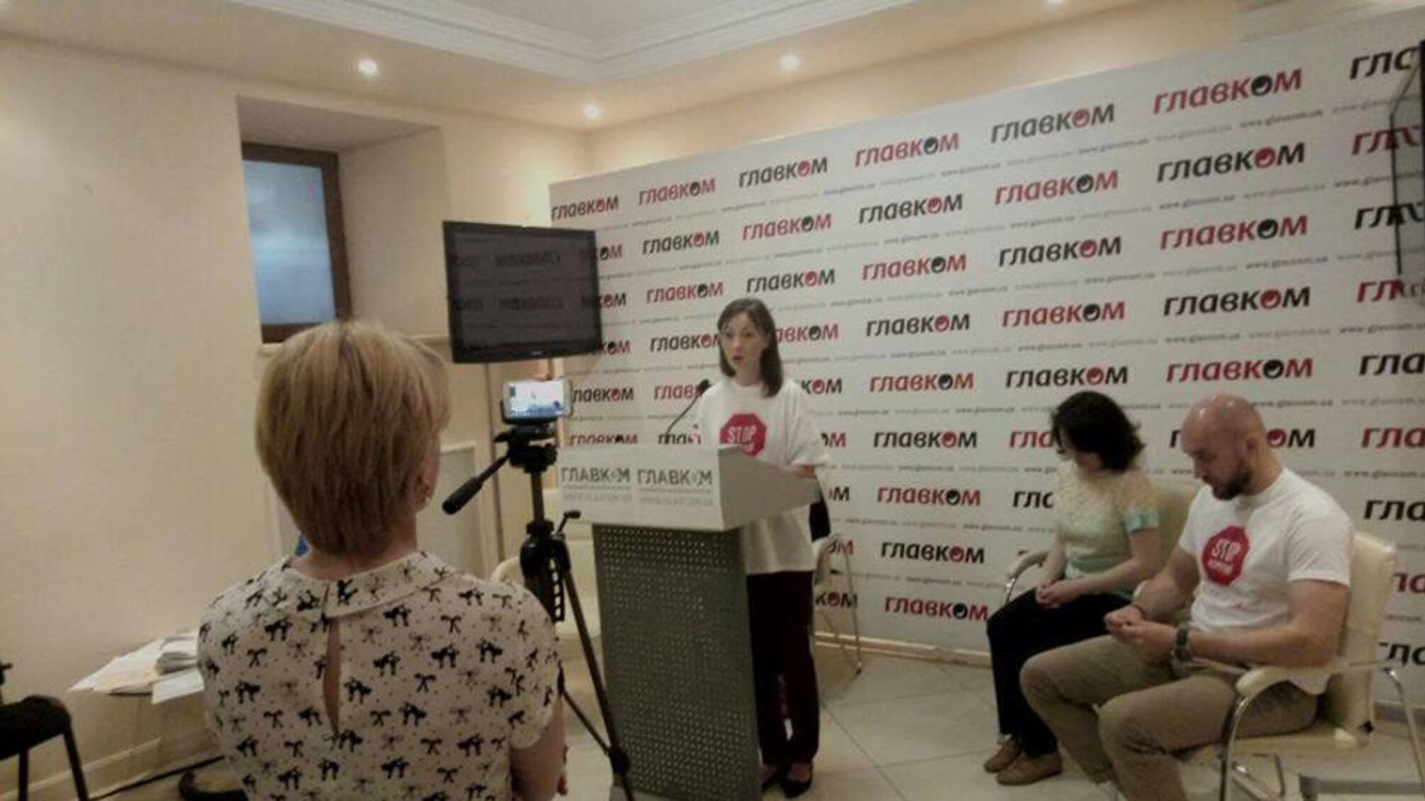 'СтопКор' на прес-конференції озвучив подробиці скандального звільнення директорки школи у Марганці