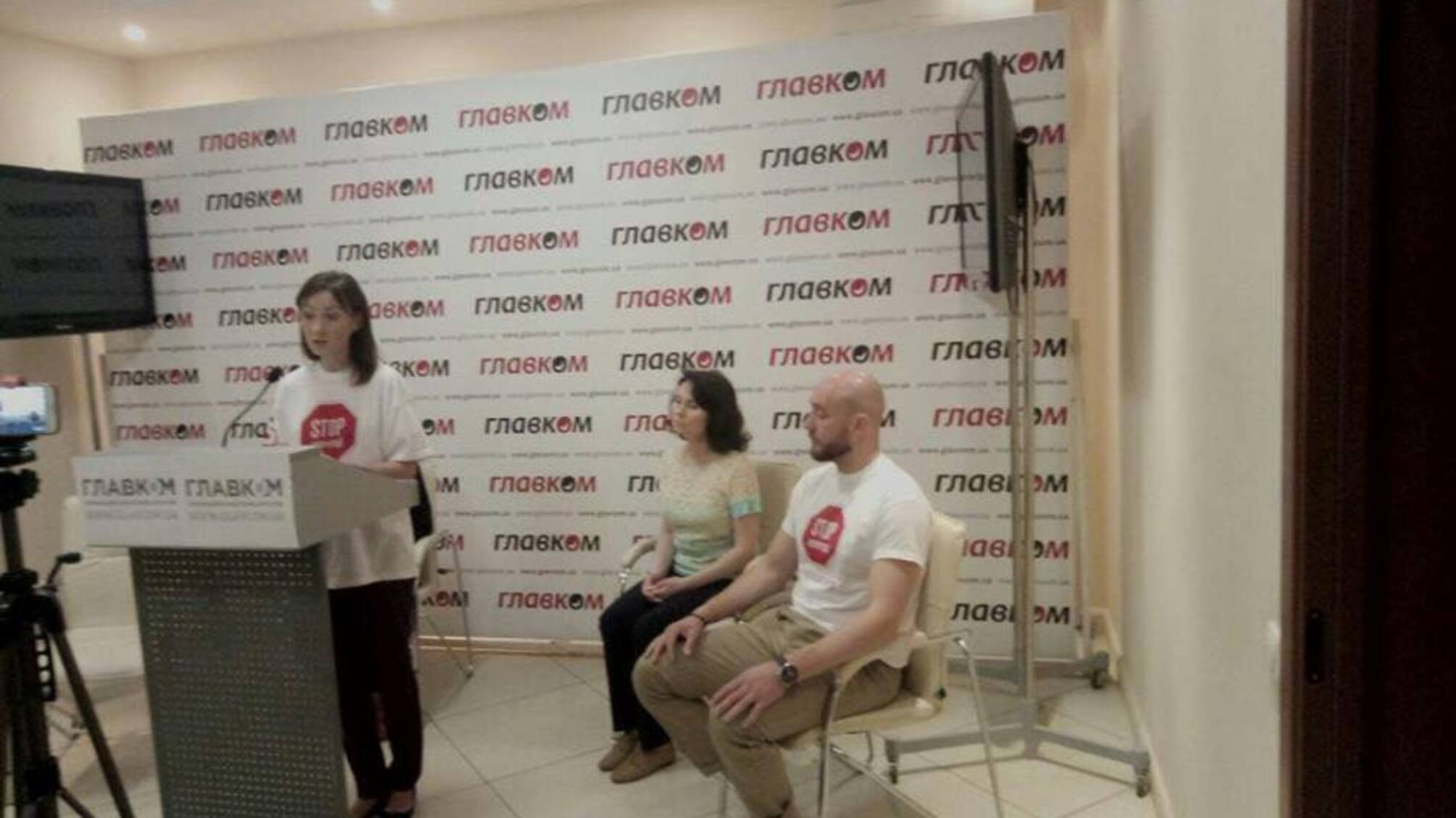 'СтопКор' разом із народним депутатом Іриною Сусловою виступив на захист звільненої директорки школи у Марганці