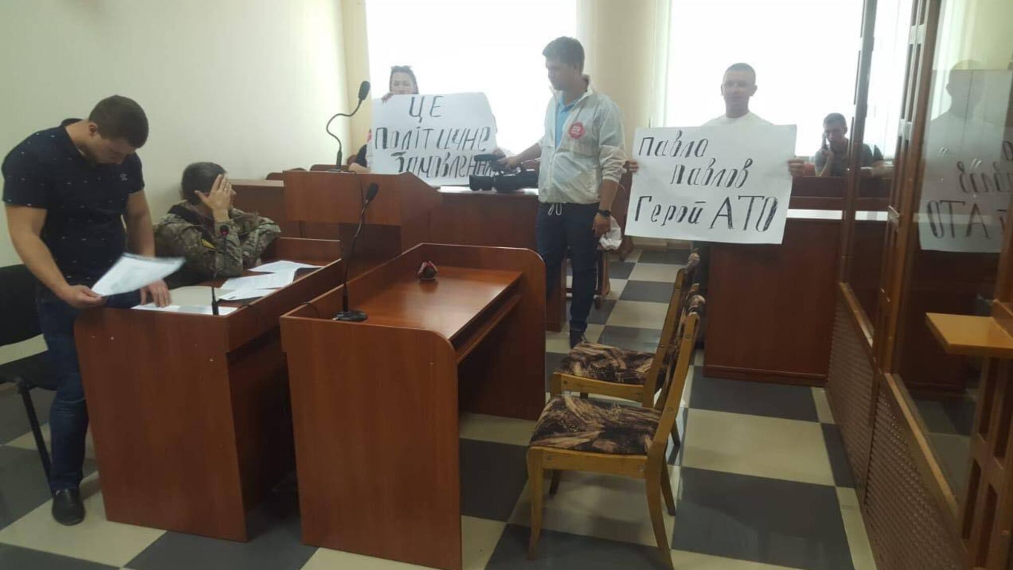 Атовця, який вступився за 'СтопКор' під час нападу в Обухові, посадили під домашній арешт
