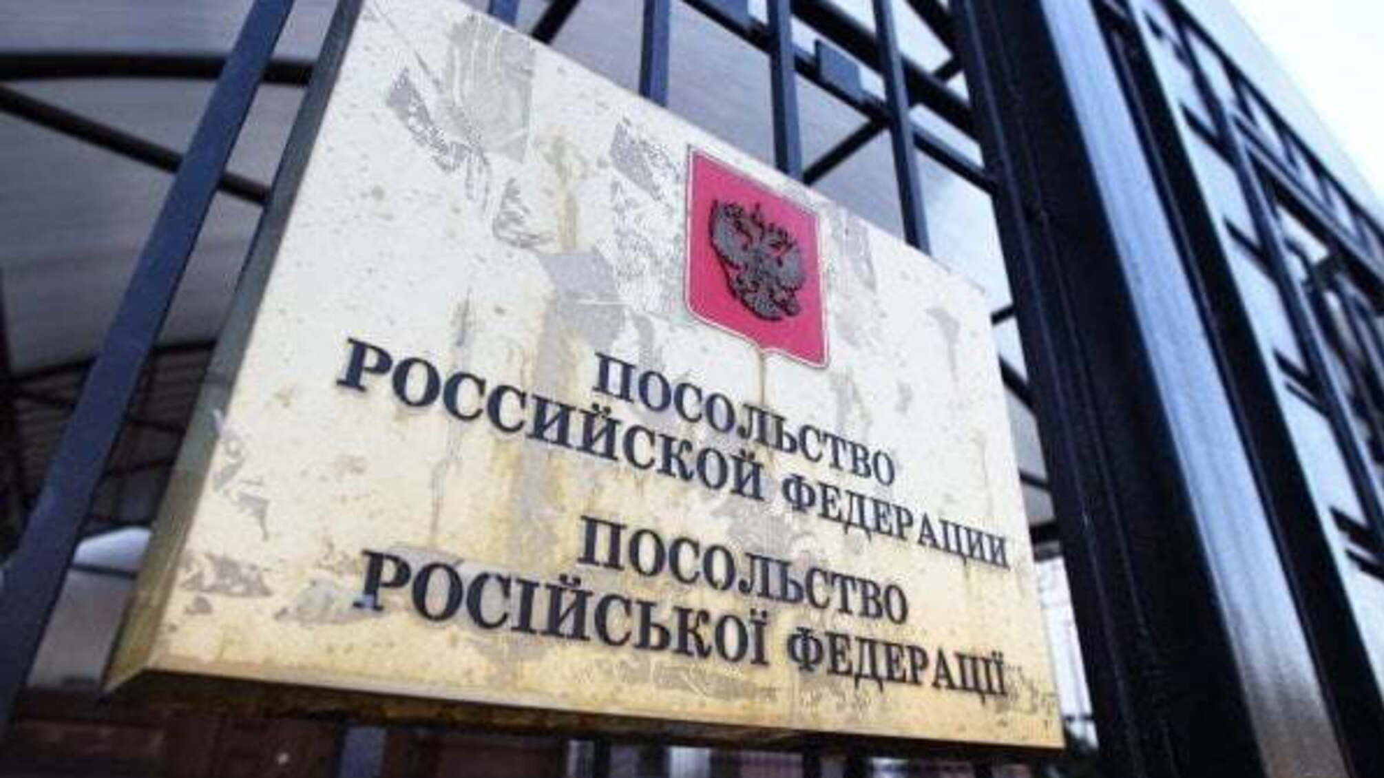 Кияни влаштували акцію на підтримку Олега Сенцова біля посольства РФ