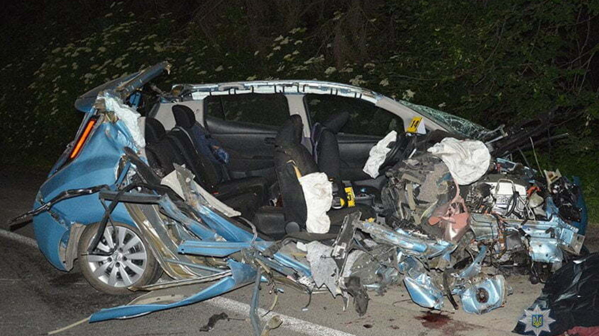 Моторошна ДТП: на в'їзді до Хмельницького авто врізалося у 'КамАЗ'