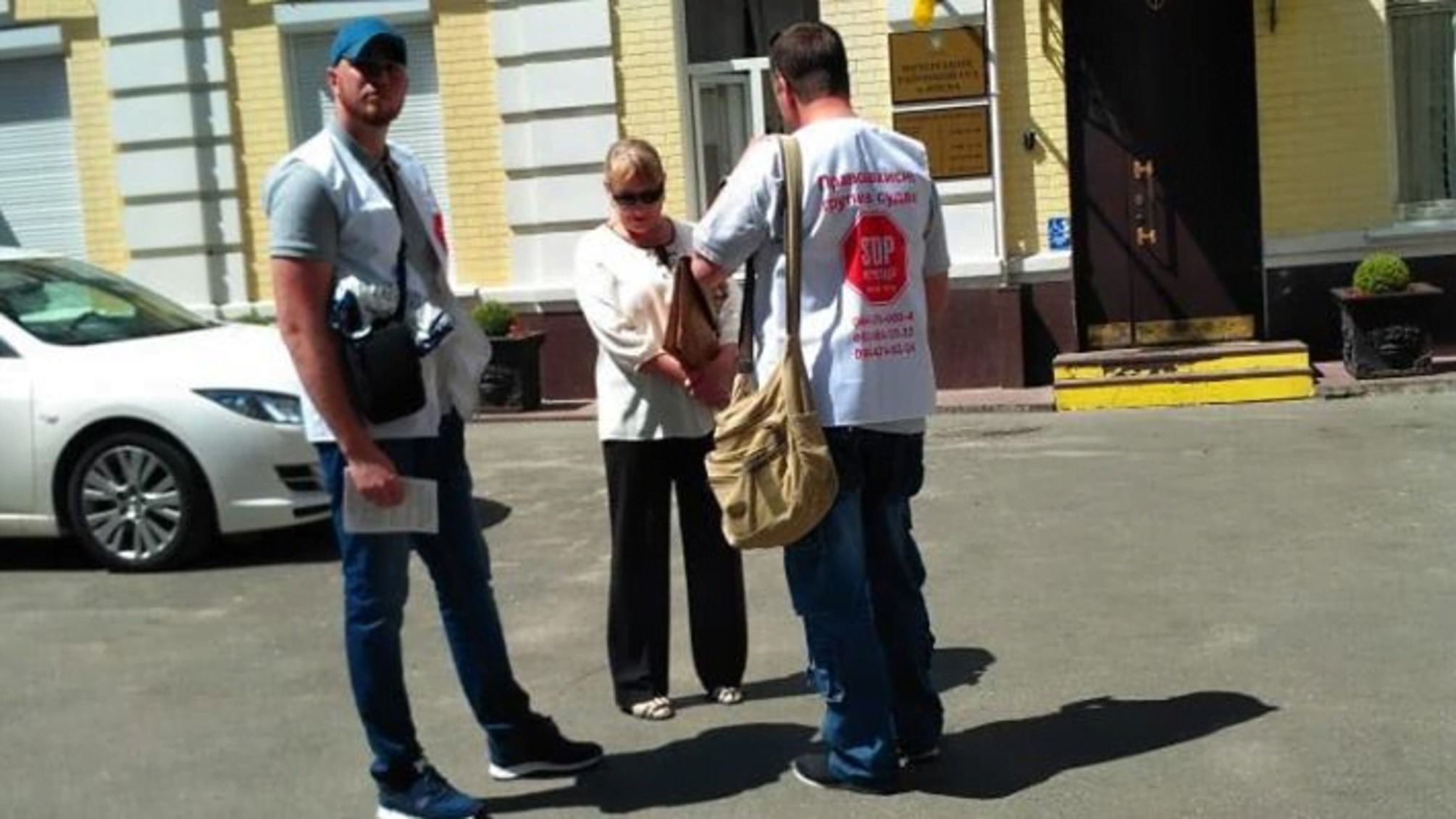 'СтопКор' провів виїзну громадську приймальню під стінами Печерського суду Києва