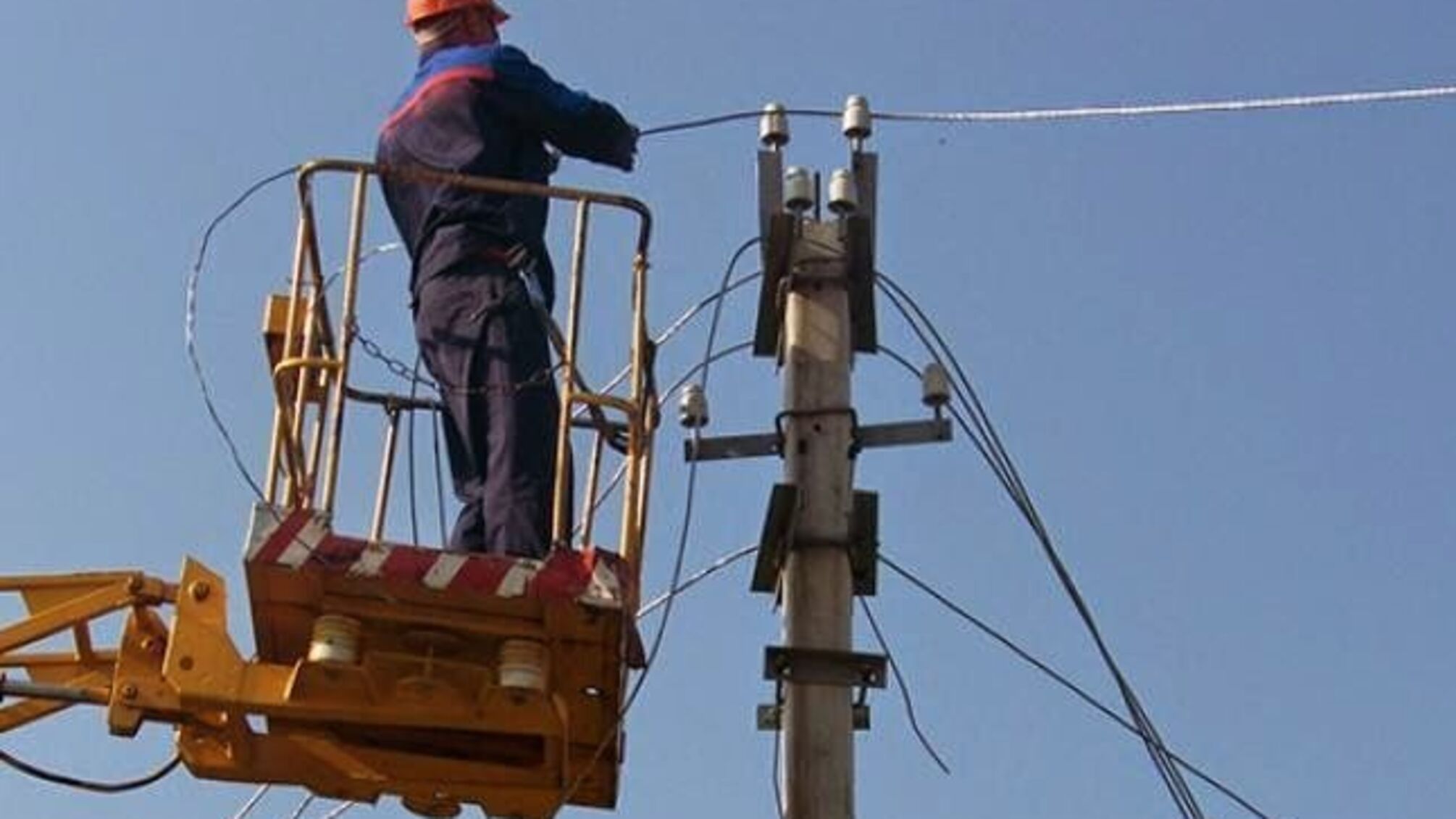 Через негоду в Україні знеструмлено понад 200 населених пунктів