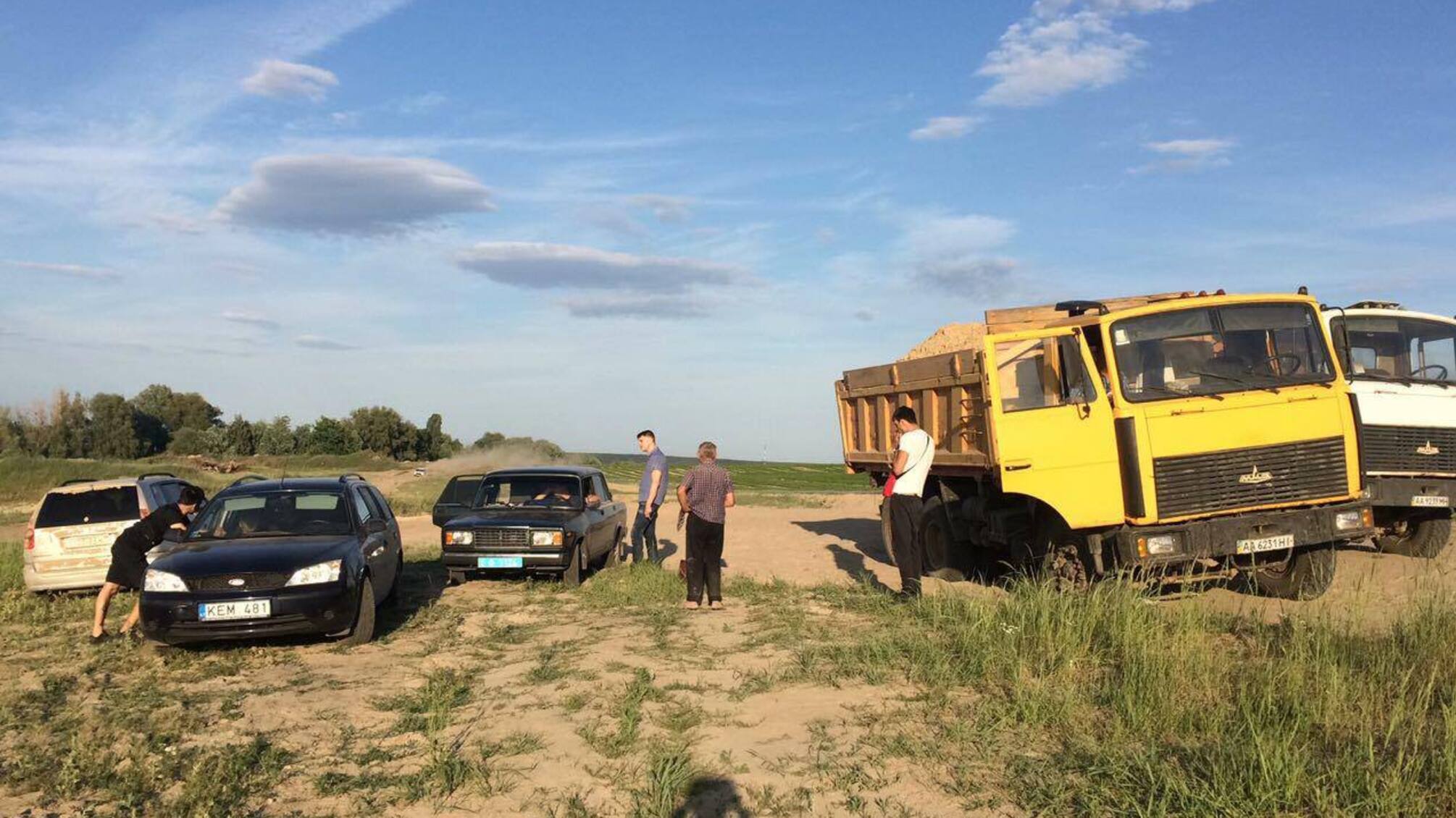 Слідчі у Гостомелі описують техніку піщаних браконьєрів