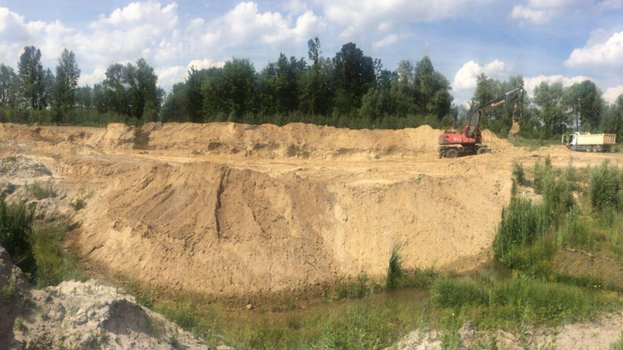 'СтопКор' викрив точку незаконного видобутку піску у Гостомелі на Київщині