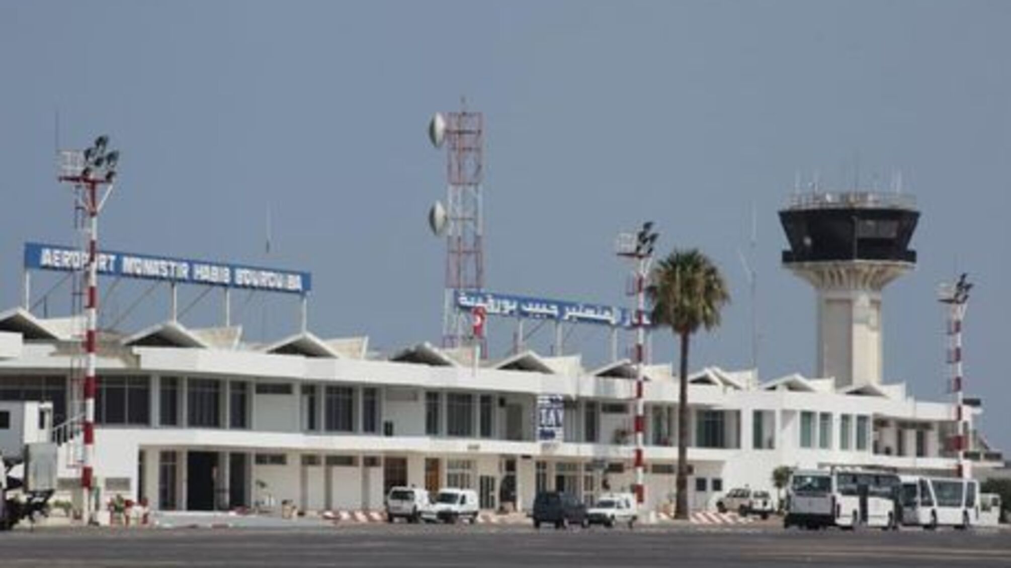 Три сотні українських туристів 'застрягли' в Тунісі