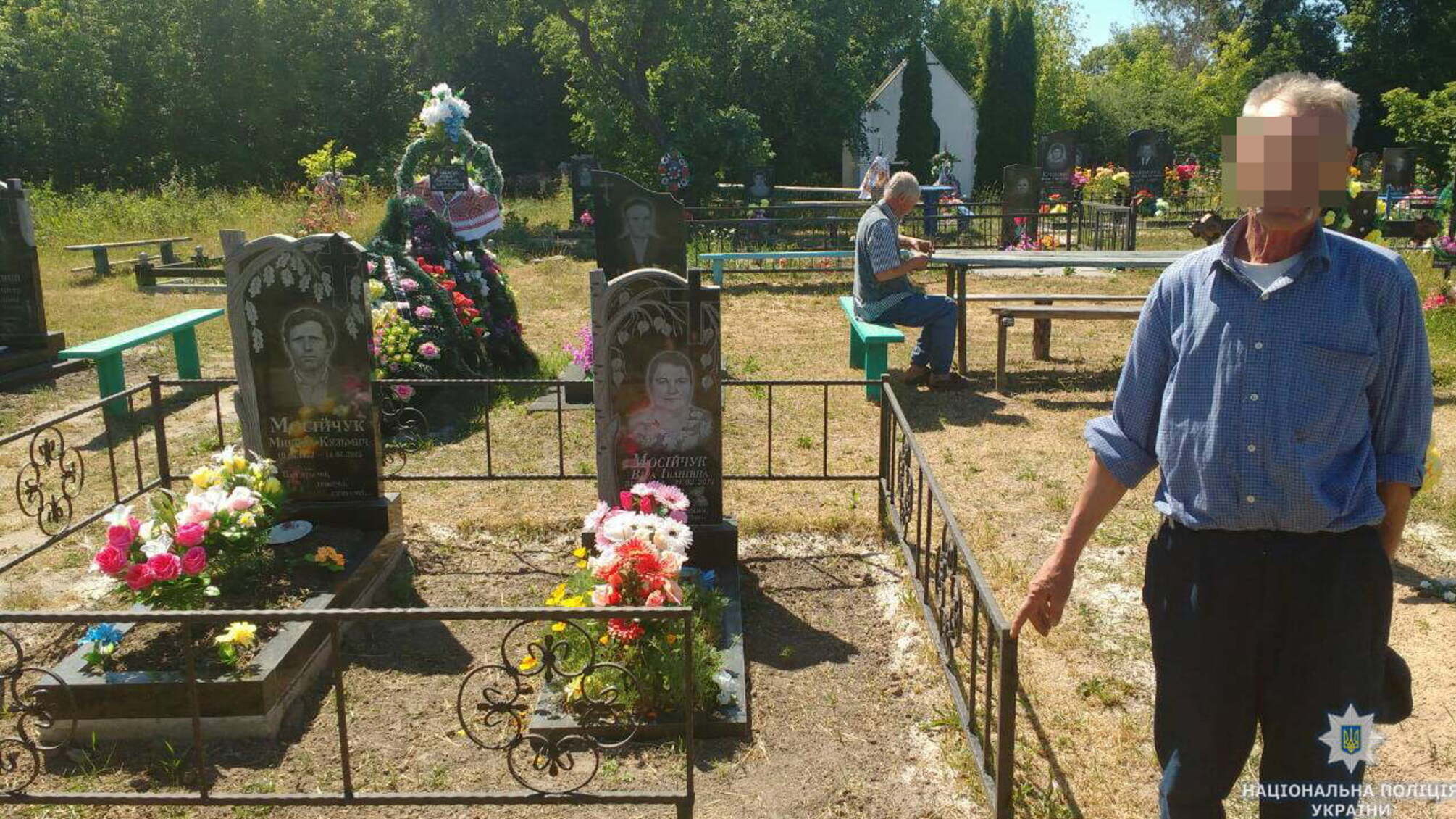 На Житомирщині викрили вандала, який заради випивки руйнував цвинтарні огорожі