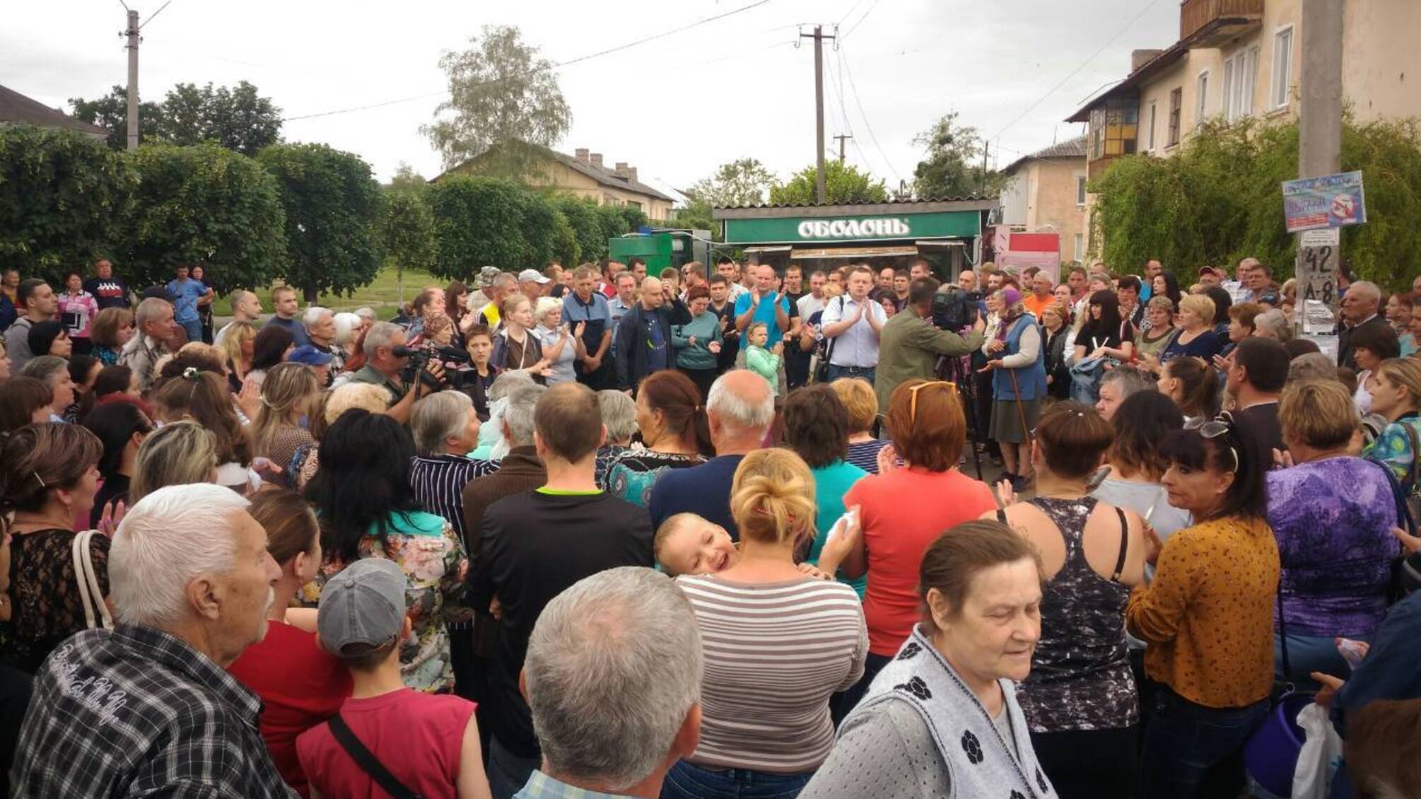 Вбивство чи самогубство - місцеві мешканці протестують проти бездіяльності поліції у справі активіста з Есхару, знайденого у лісі повішеним