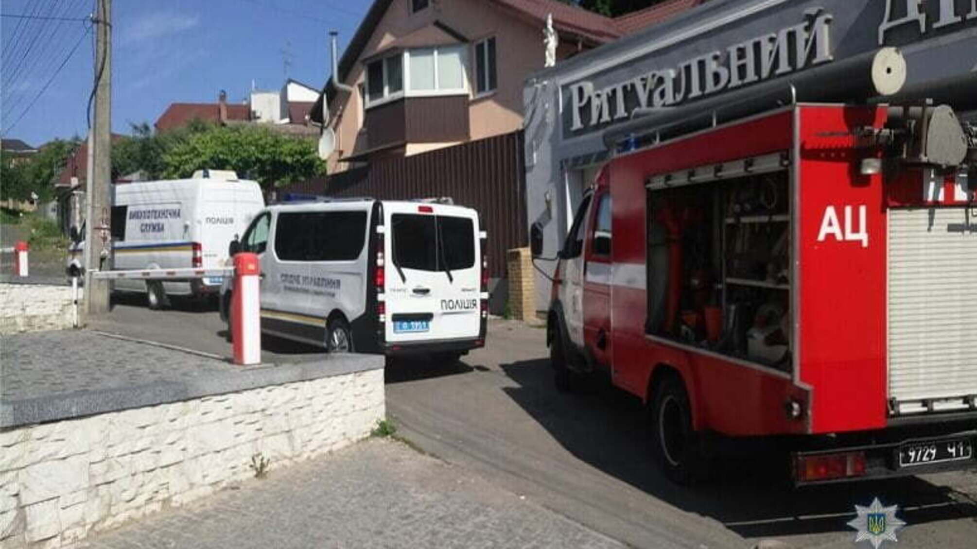 У столиці з гранатомета обстріляли ритуальне бюро на Байковому кладовищі