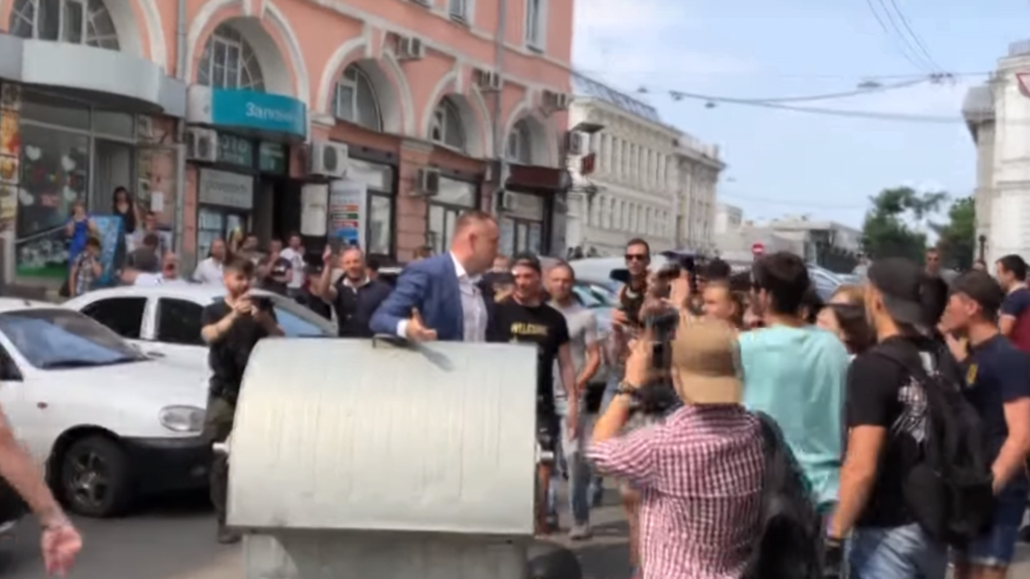 У Харкові заступника Кернеса закинули у сміттєвий бак