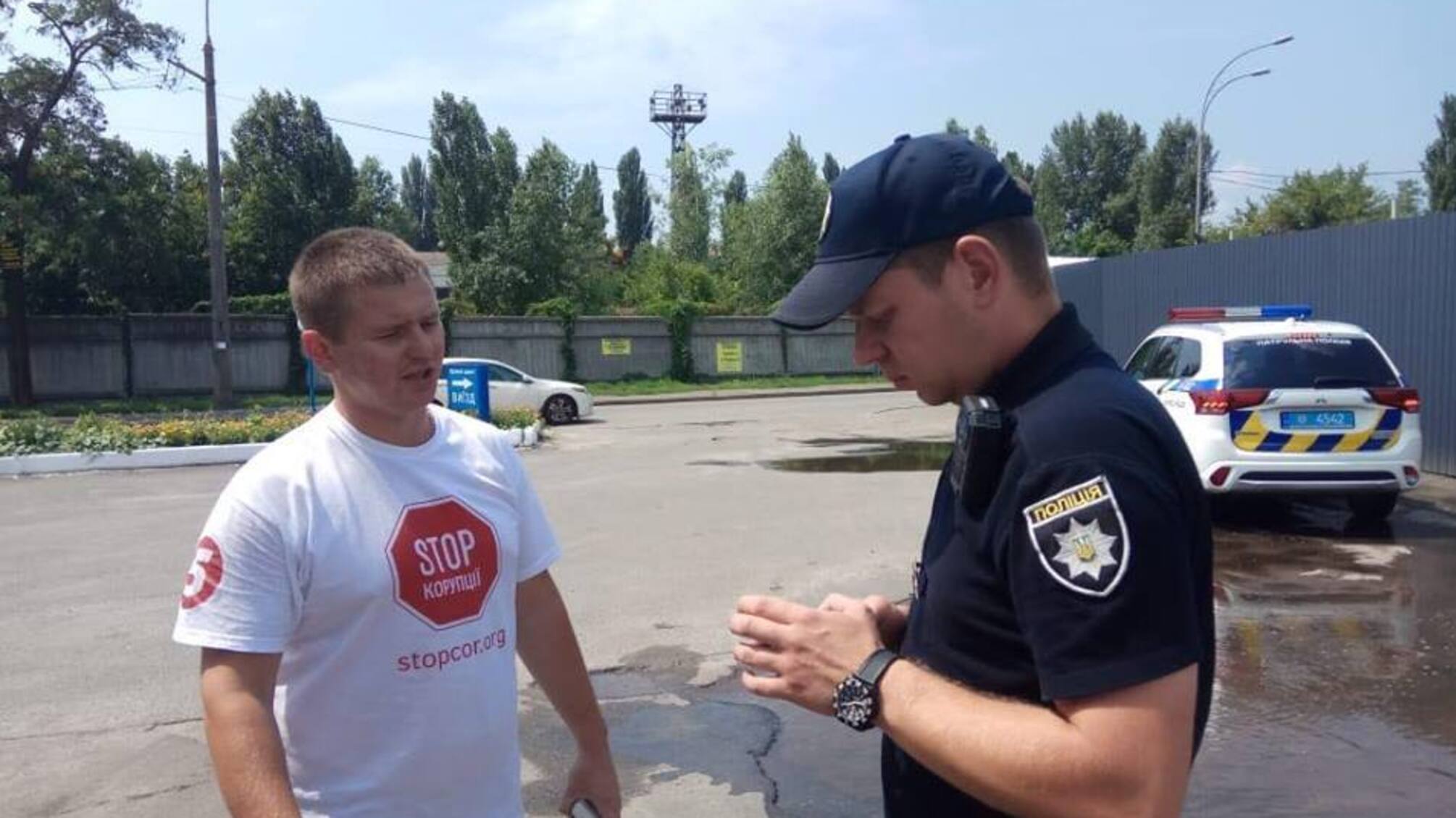 'СтопКор' звернувся до Держпродспоживслужби через нелегальну заправку на Подолі у Києві