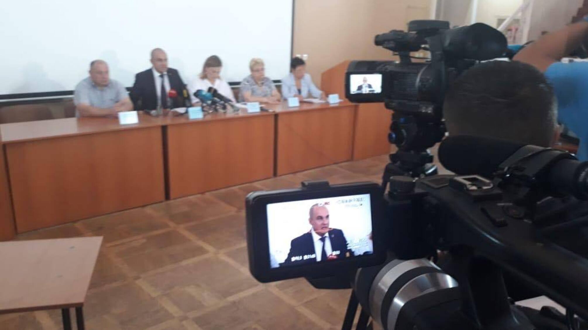 В.о. ректора ОНМедУ Аймедов виставив охорону у виші для особистого захисту