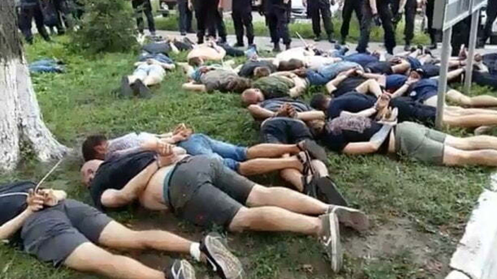Масова бійка в міськраді на Сумщині: поліція затримала 50 осіб