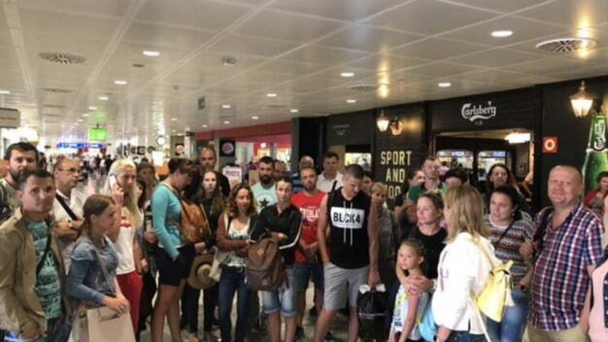 Українські туристи не можуть вилетіти з Барселони