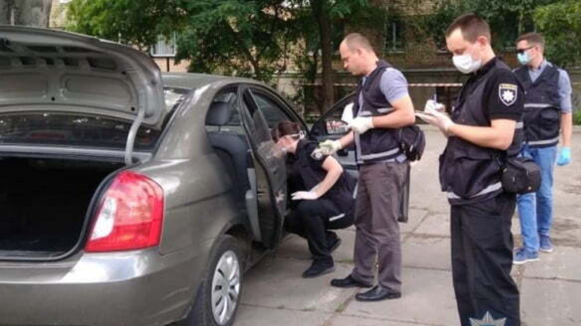 У Києві вбили поліцейського та пограбували його авто