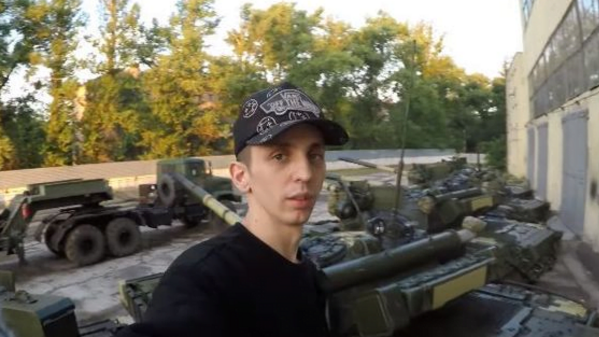 Харківські блогери безперешкодно проникли на об'єкт, де зберігаються нові українські танки