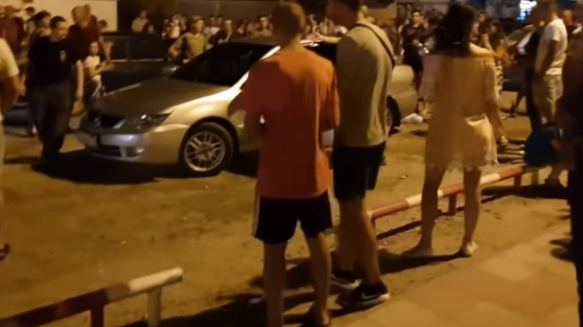 Терористи Захарченка влаштували побоїще в Сєдовому: опубліковані кадри, як окупанти б'ють людей