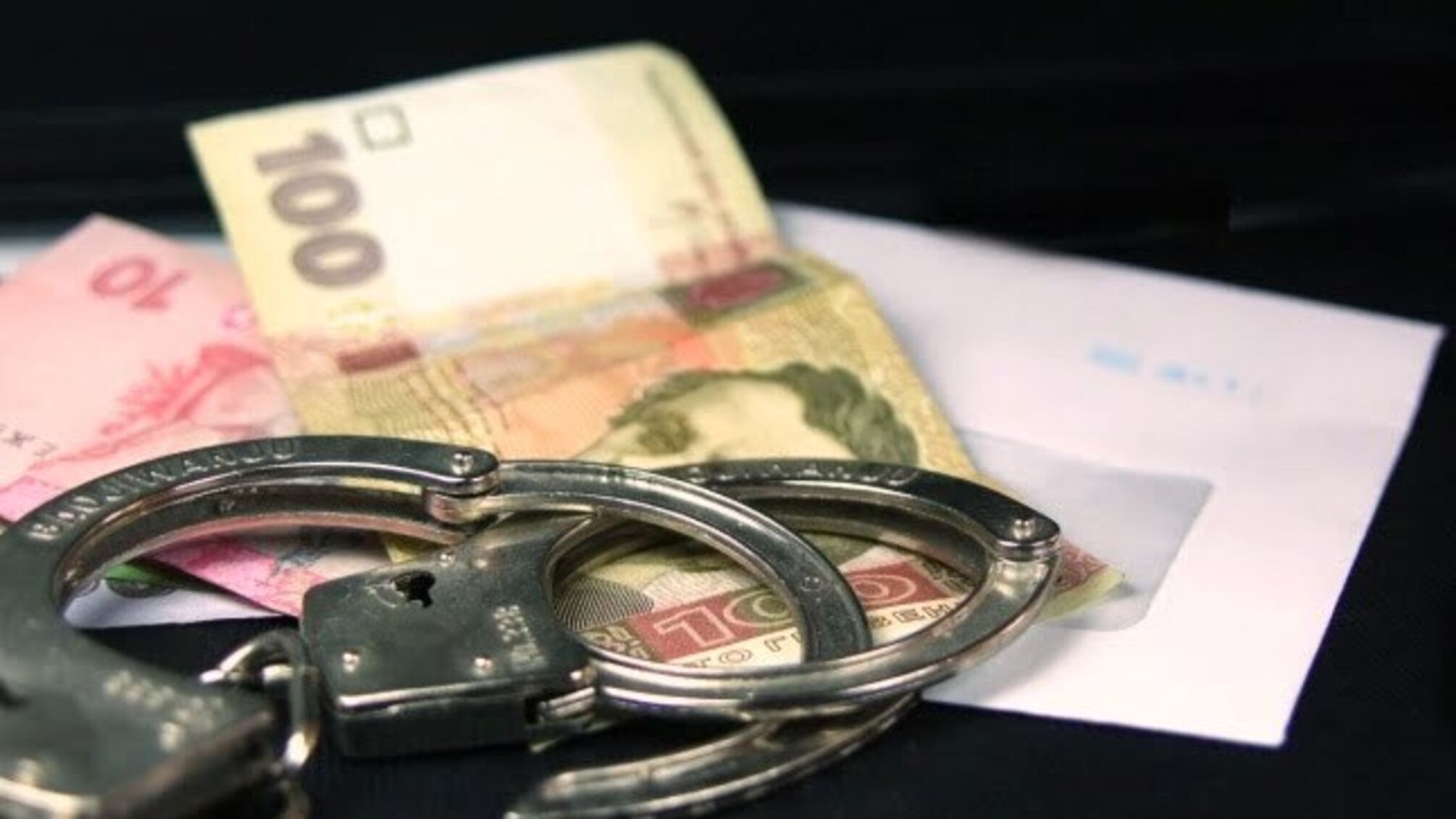 Посадовець Держгеокадастру з Київщини 'погорів' на хабарі у 2 тисячі доларів