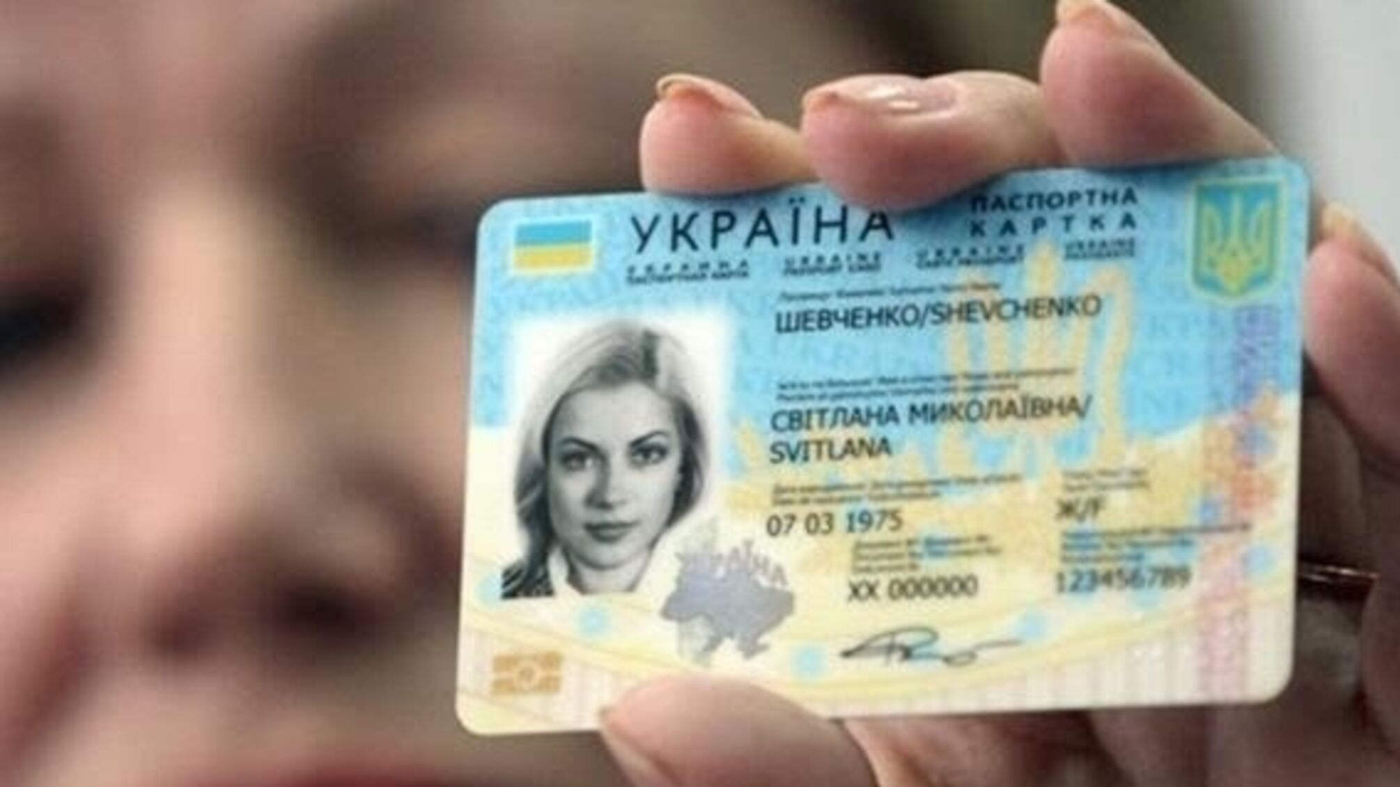 Окупанти залякують жителів Криму, які бажають отримати українські біометричні паспорти
