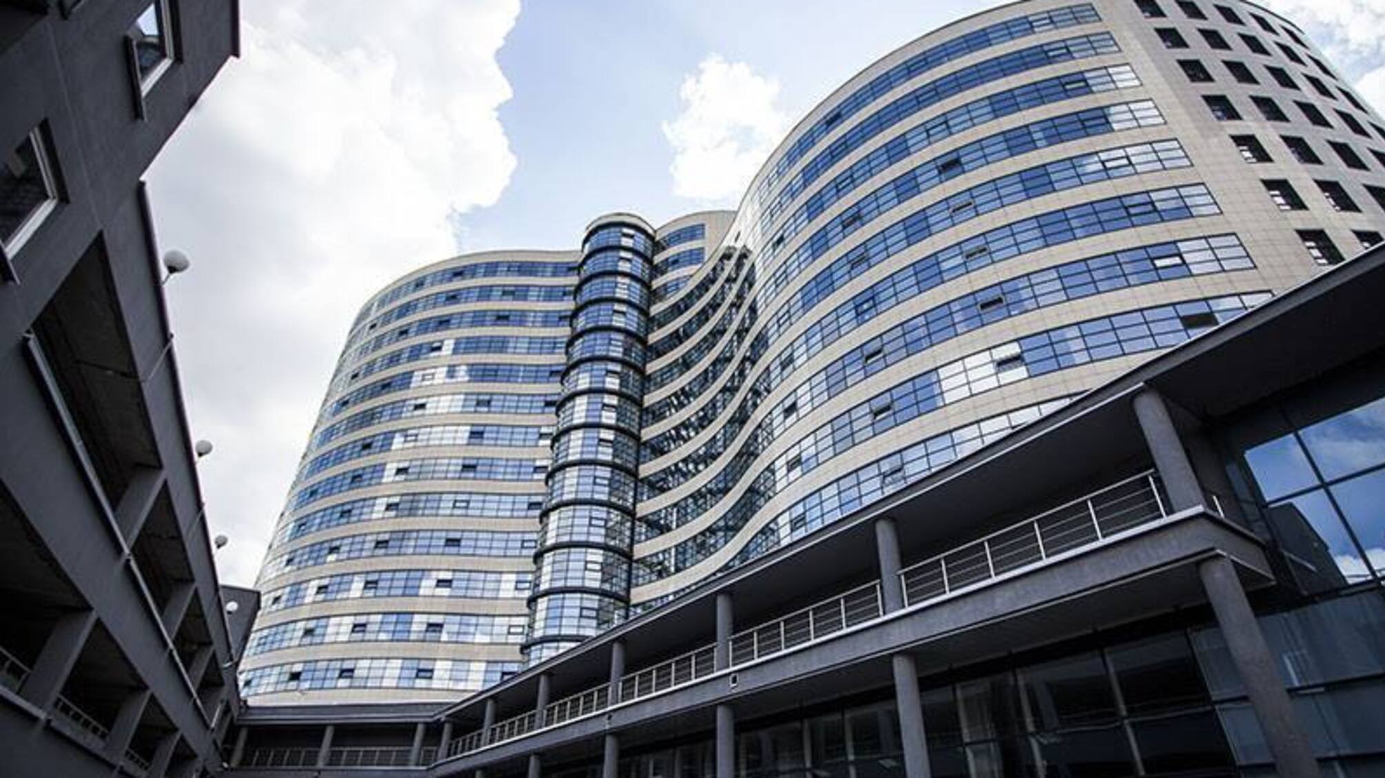 Сільський реєстратор з Житомирщини допоміг вкрасти офісний центр у Києві