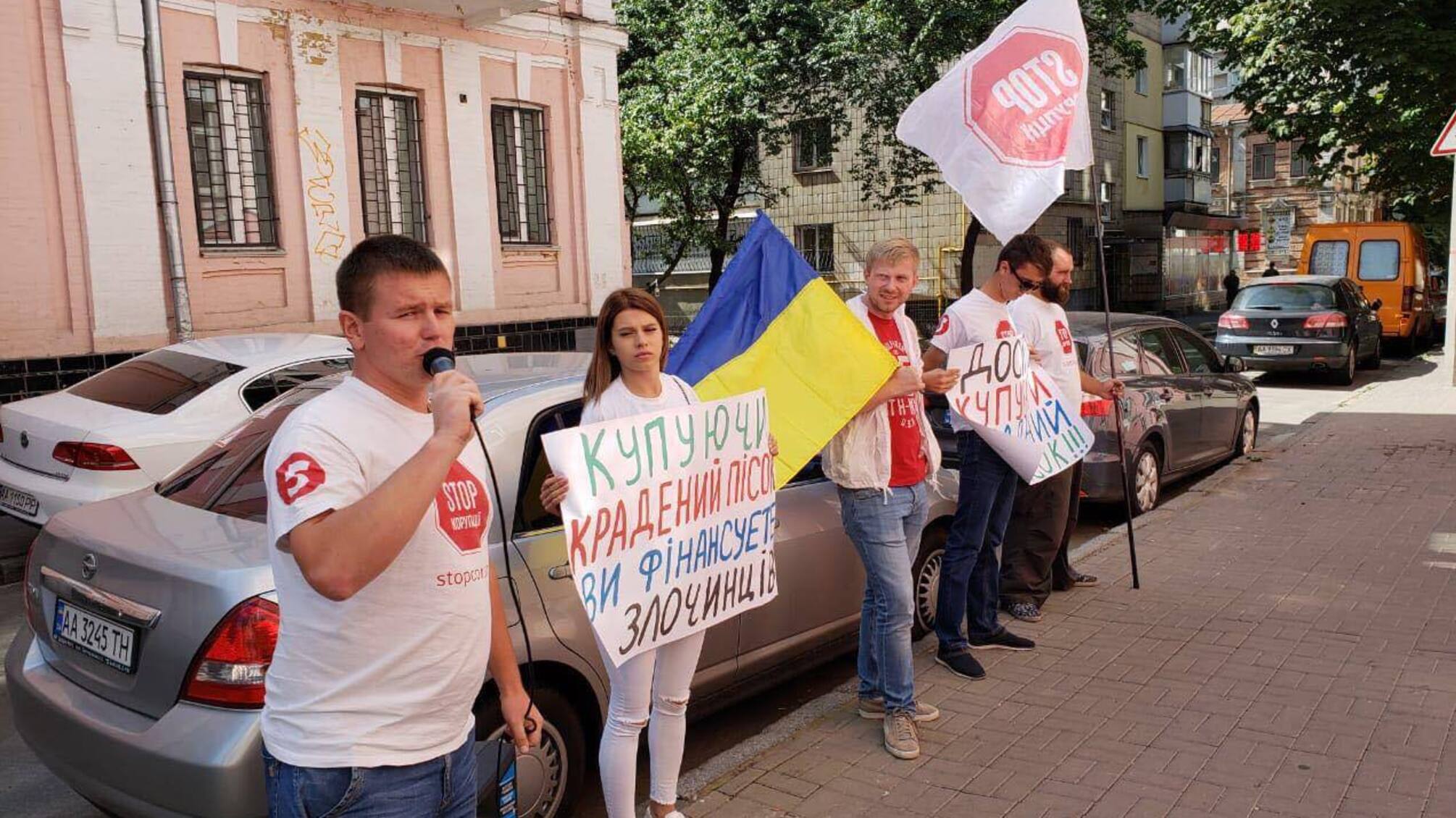 Начальник столичного ШЕУ отримав 'привіт' через співпрацю з піщаними браконьєрами