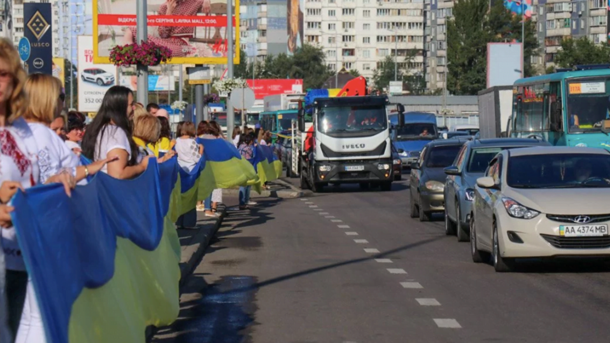 2700 метрів національної української ідентичності (фото, відео)